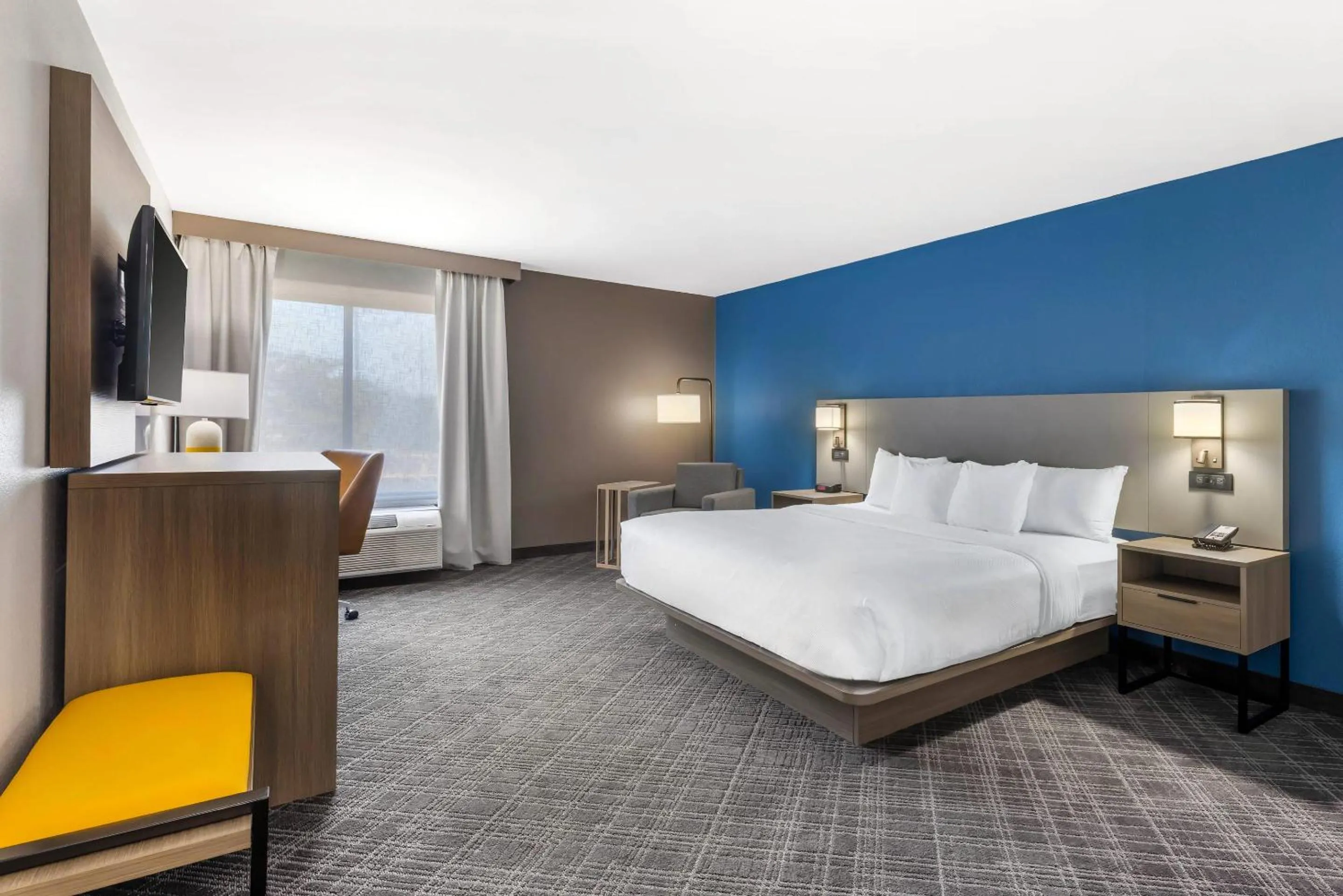 Bedroom, Bed in Comfort Inn Bourbonnais near I-57