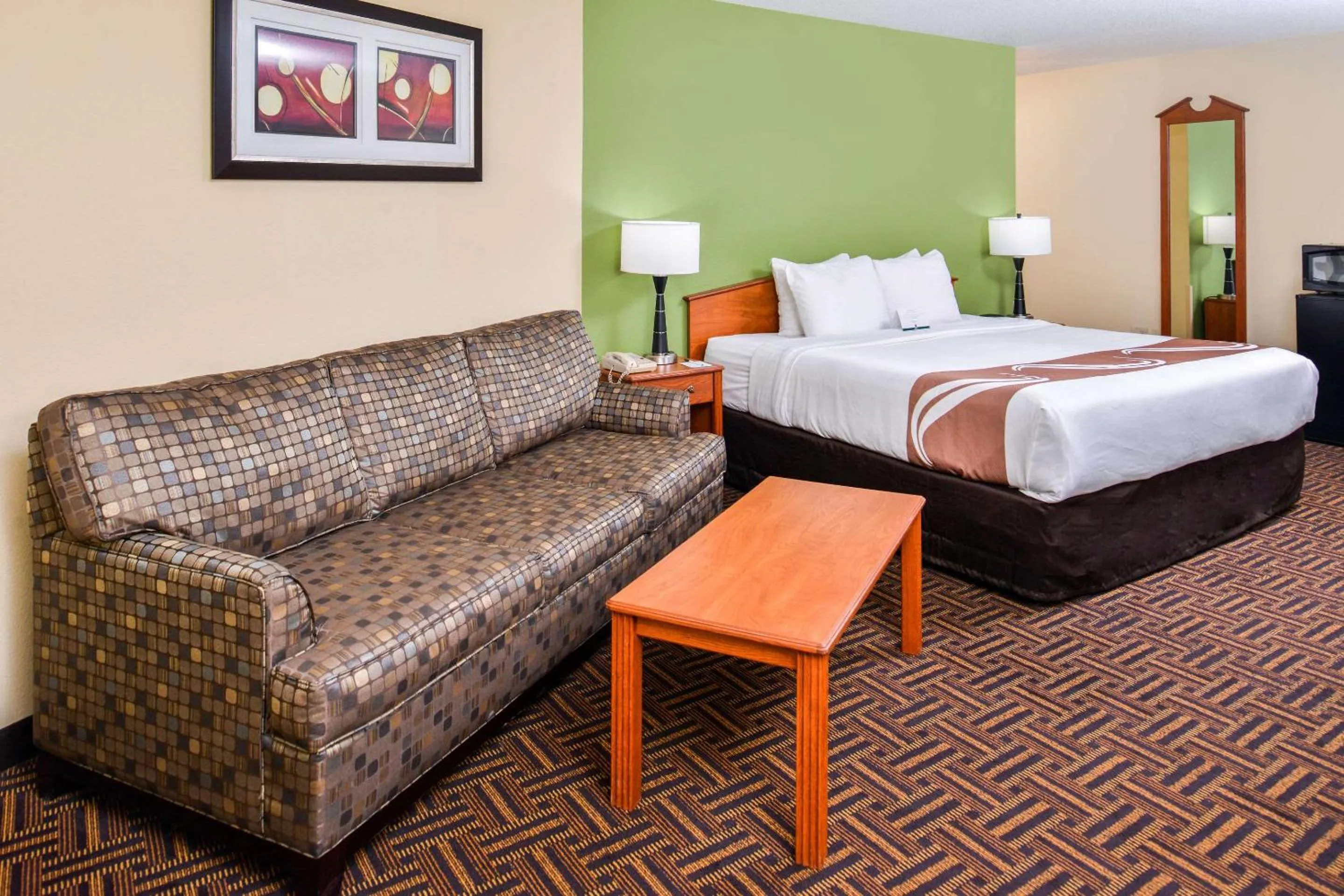 Bedroom, Bed in Quality Inn Bolingbrook I-55