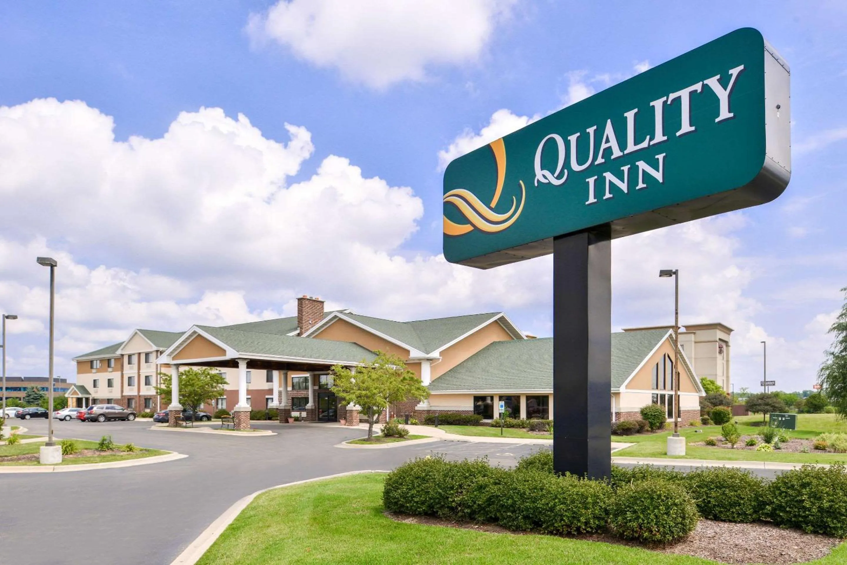 Property building in Quality Inn Bolingbrook I-55