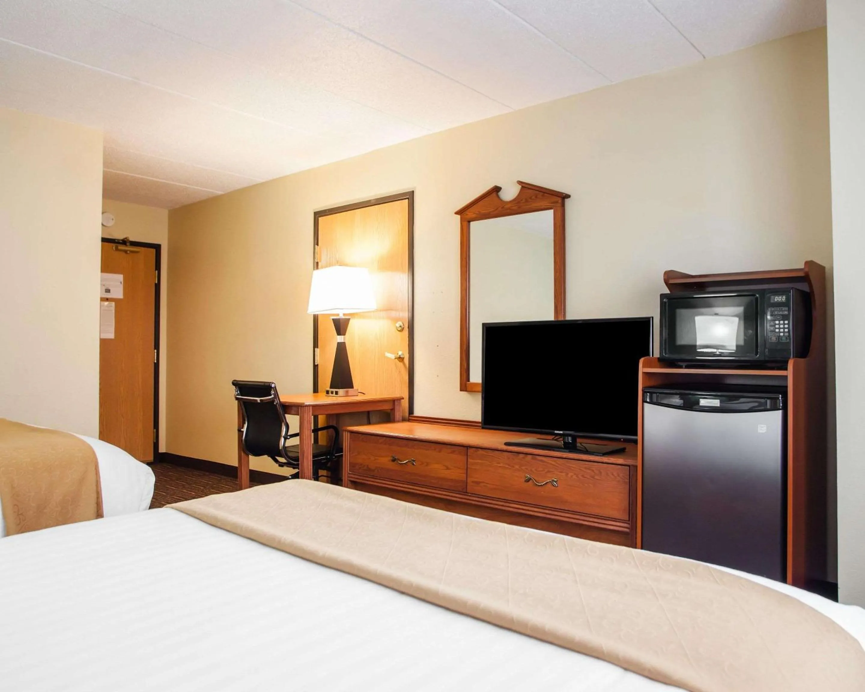 Bedroom, Bed in Quality Inn Bolingbrook I-55