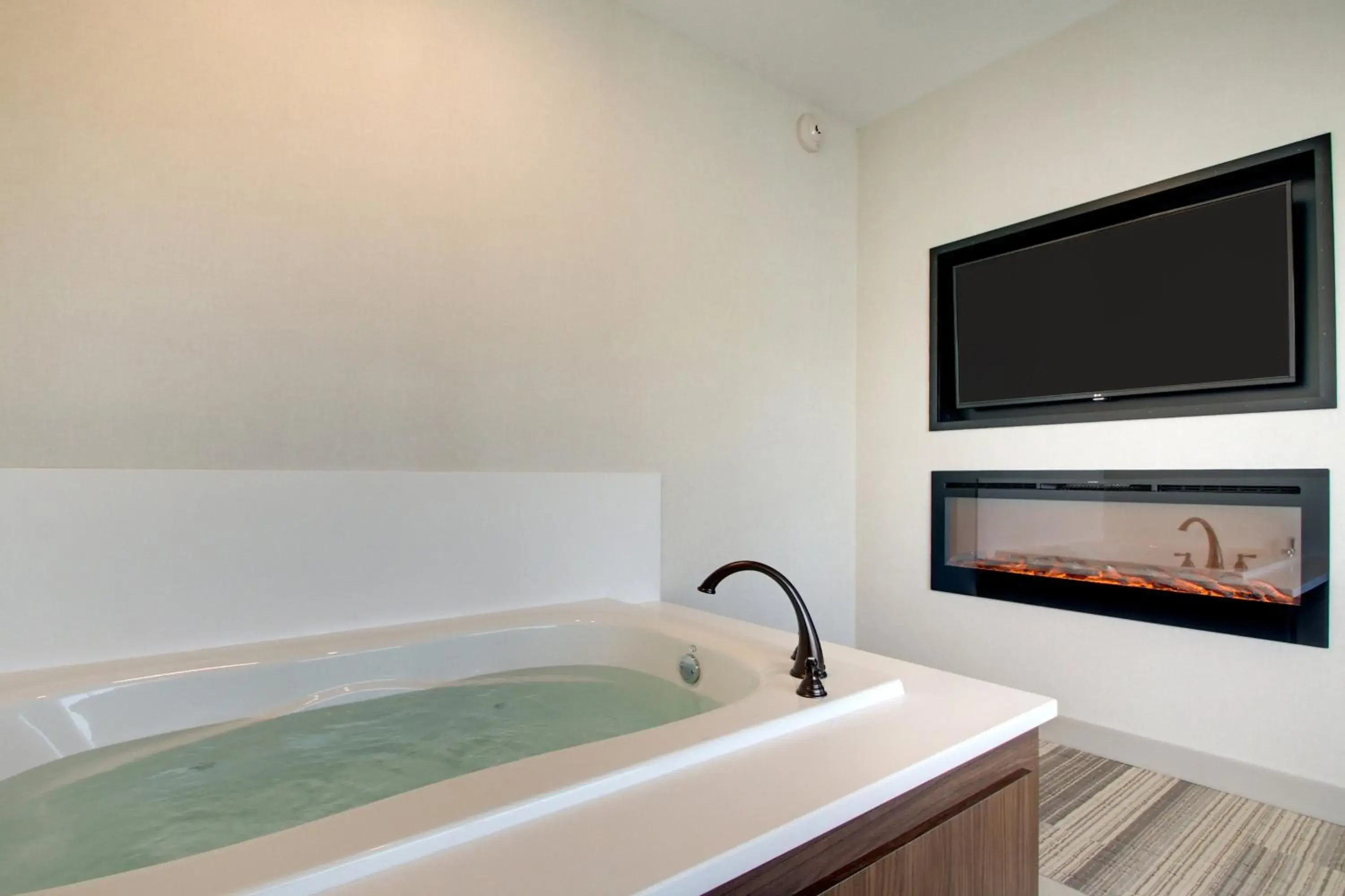One-Bedroom Suite with Jetted Tub in Holiday Inn Express & Suites Aurora - Naperville by IHG One-Bedroom Suite with Jetted Tub in Holiday Inn Express & Suites Aurora - Naperville by IHG