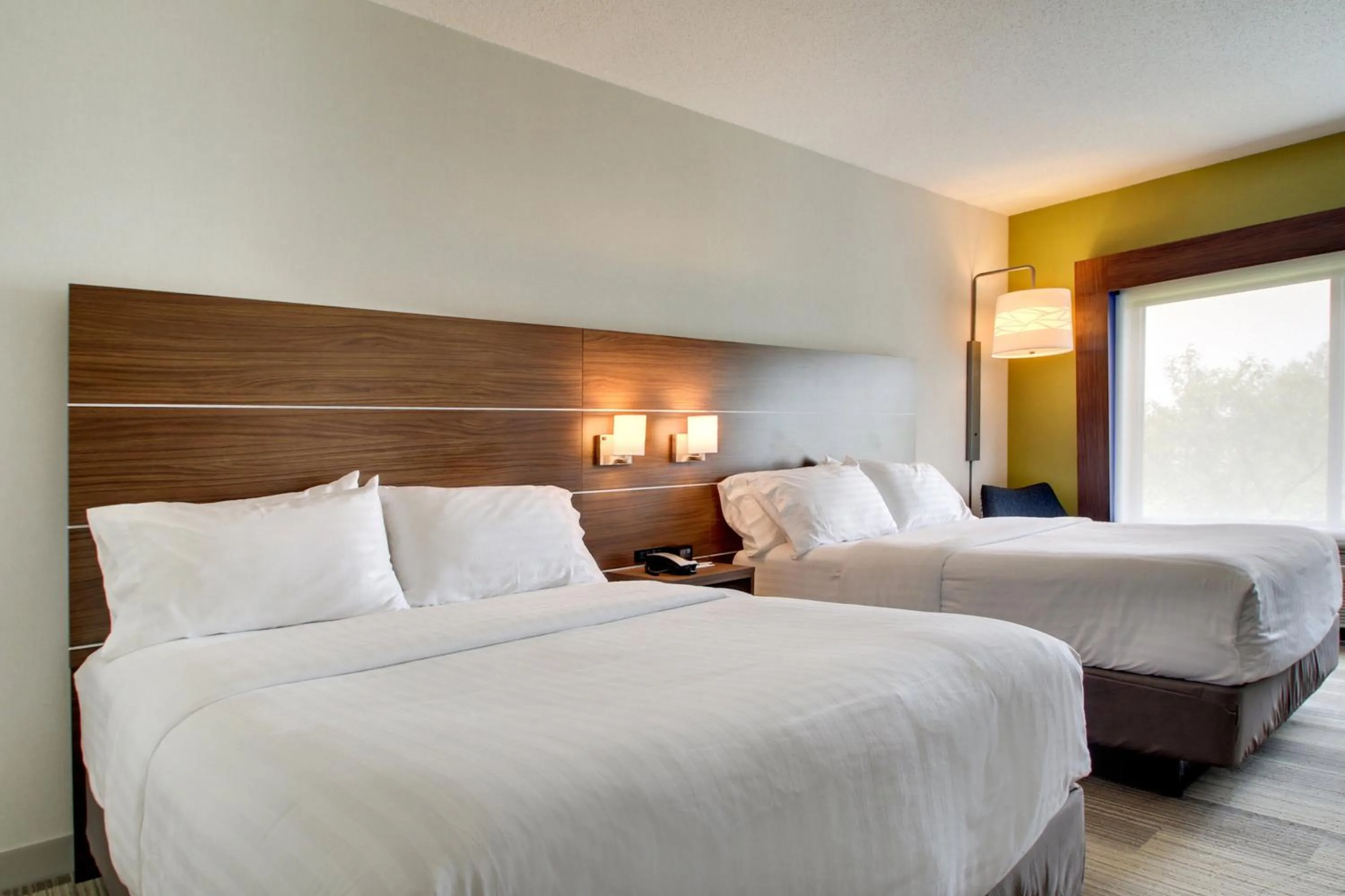 Photo of the whole room, Bed in Holiday Inn Express & Suites Aurora - Naperville by IHG