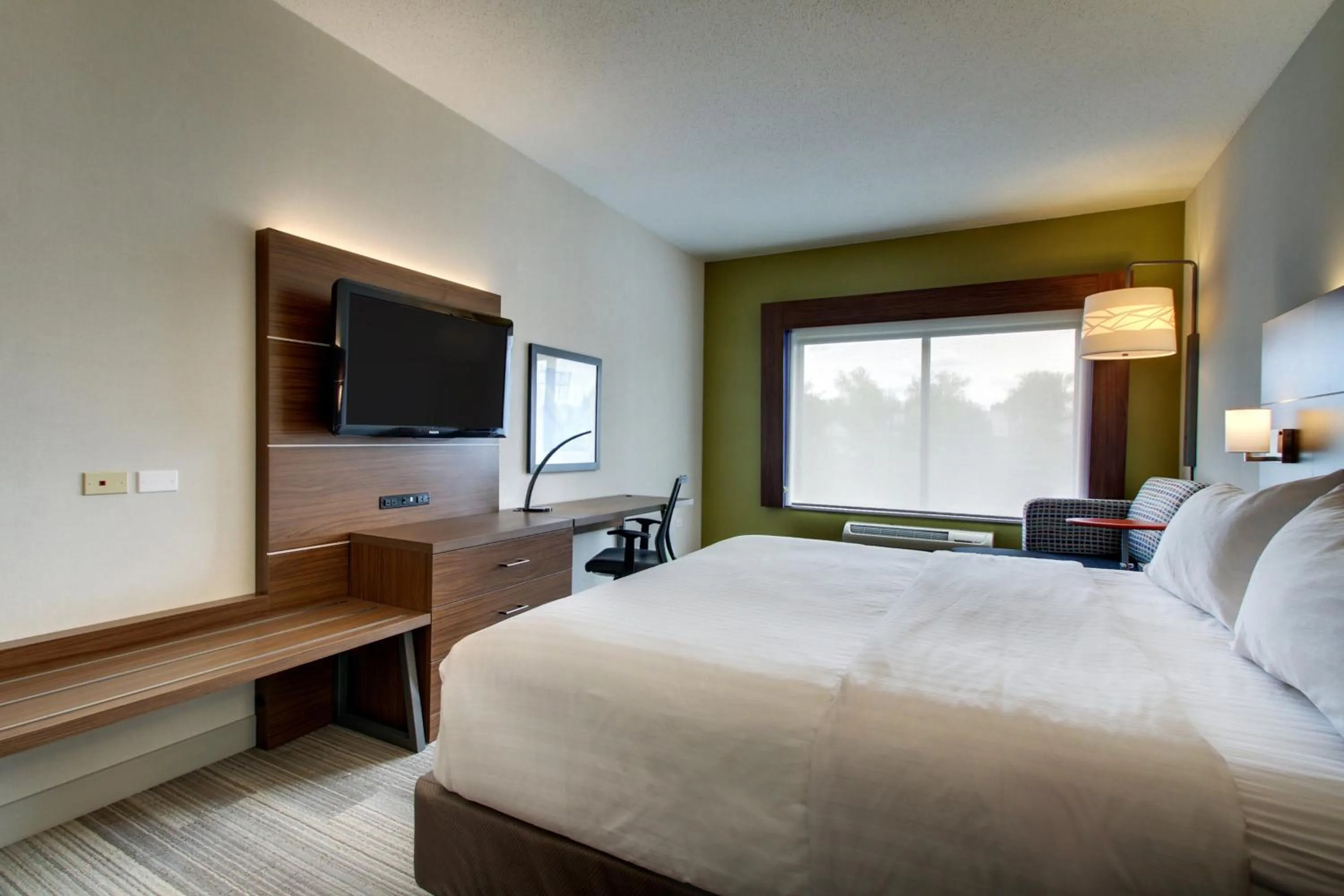 Bedroom, Bed in Holiday Inn Express & Suites Aurora - Naperville by IHG