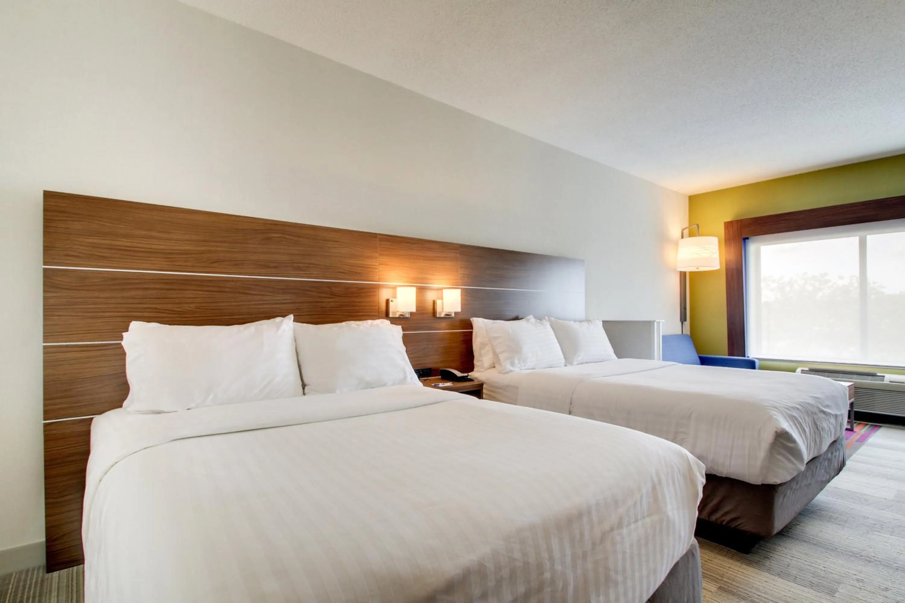 Photo of the whole room, Bed in Holiday Inn Express & Suites Aurora - Naperville by IHG