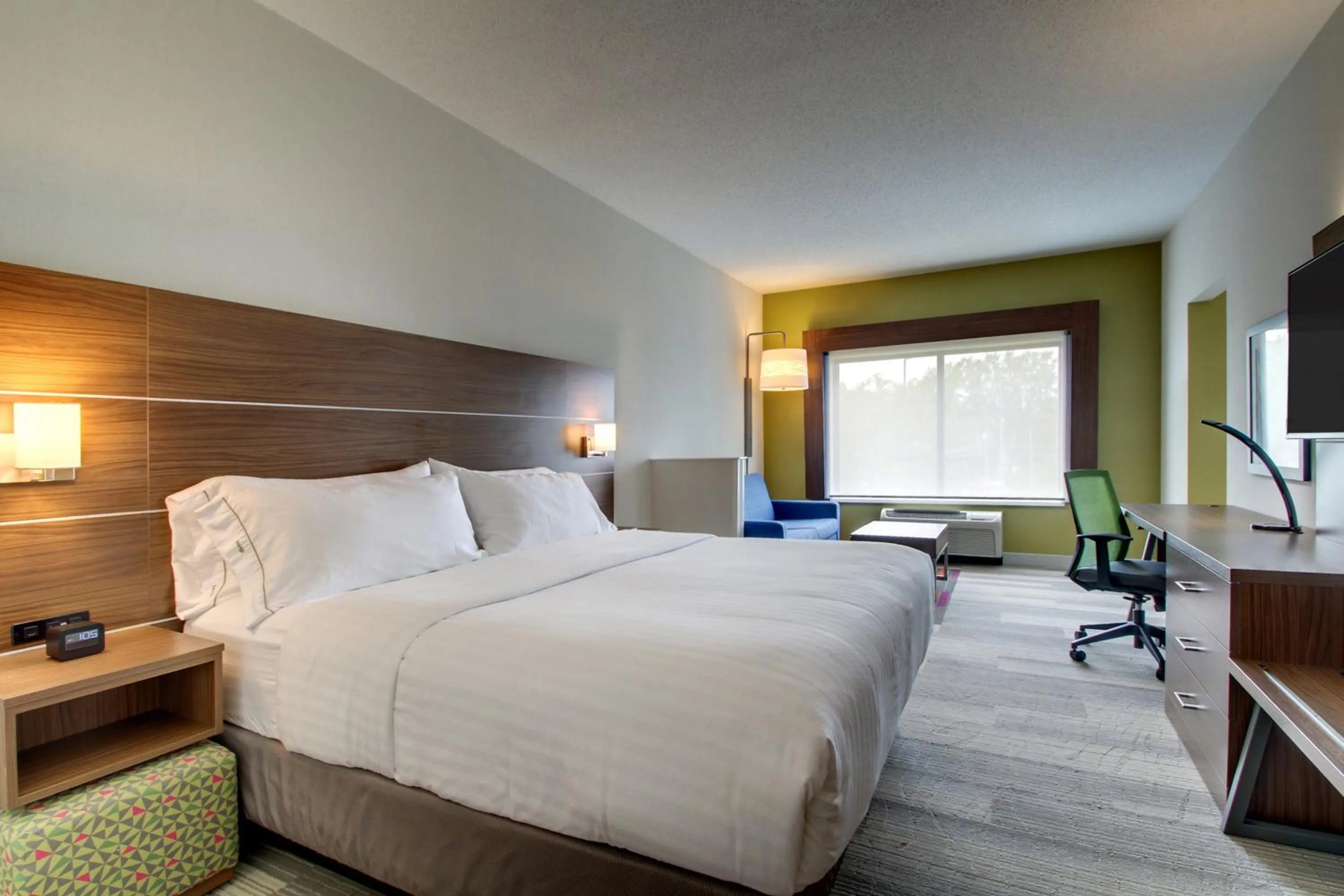 Bedroom, Bed in Holiday Inn Express & Suites Aurora - Naperville by IHG