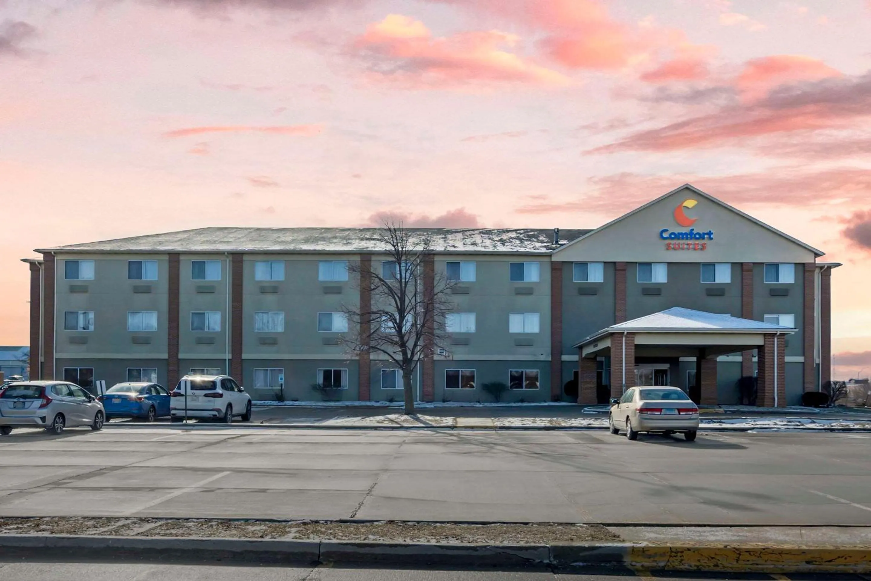 Property building in Comfort Suites Normal University area