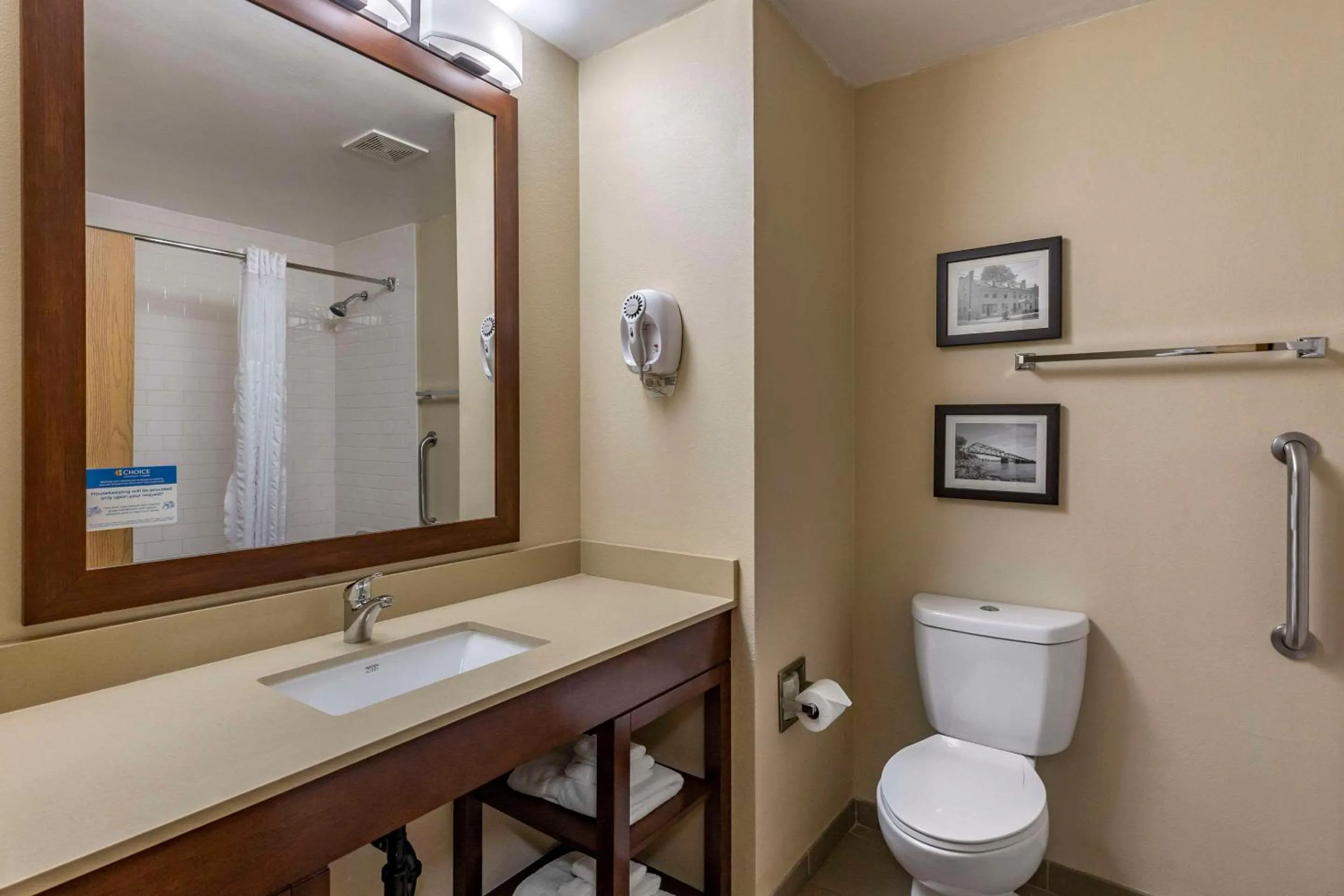 Bathroom in Comfort Inn Collinsville near St Louis