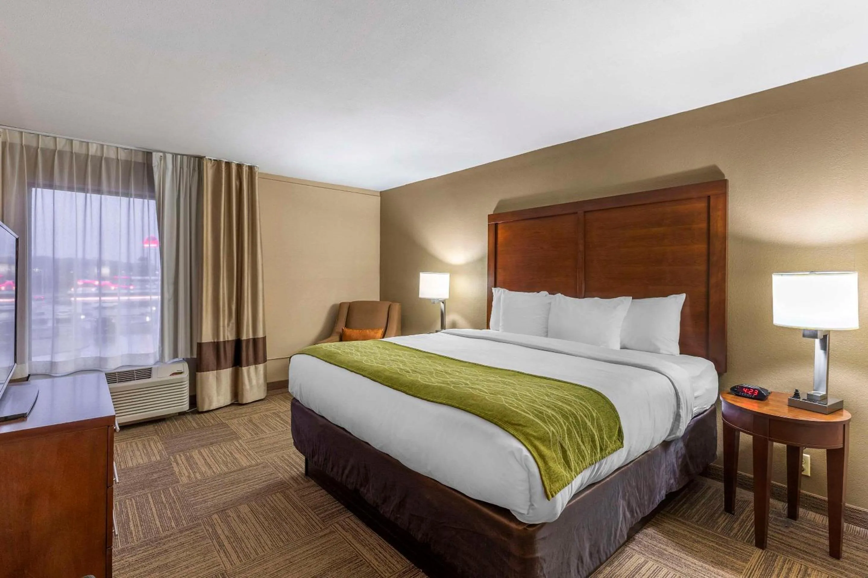 Bedroom, Bed in Comfort Inn Collinsville near St Louis