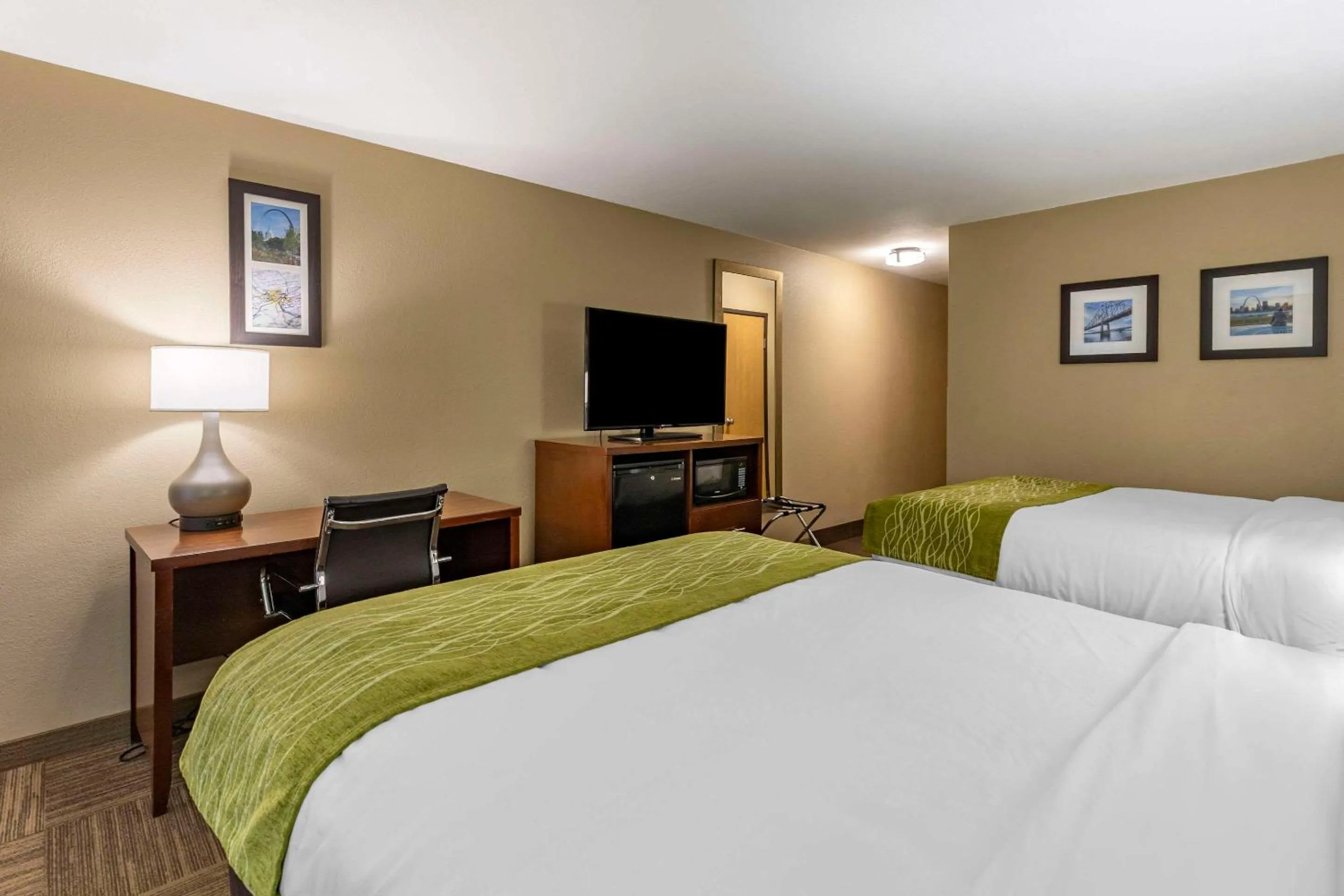 Bedroom, Bed in Comfort Inn Collinsville near St Louis