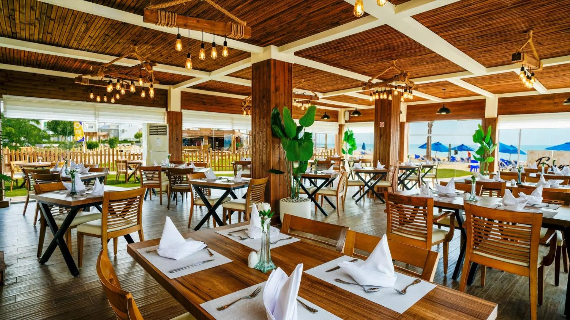 Restaurant/places to eat in SeaVille Beach Hotel by Elite Hotels & Resorts