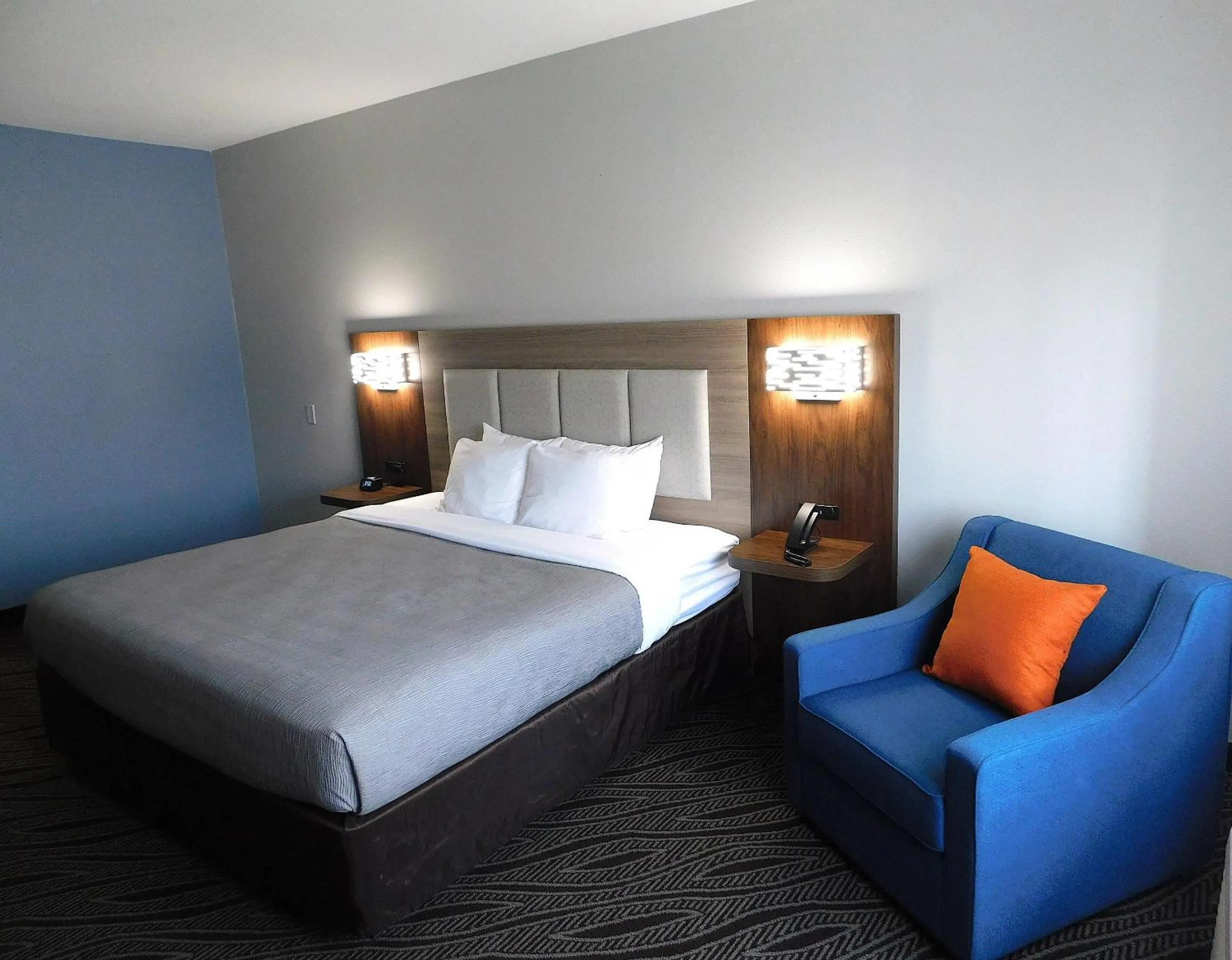 Bedroom, Bed in Quality Inn Pontiac