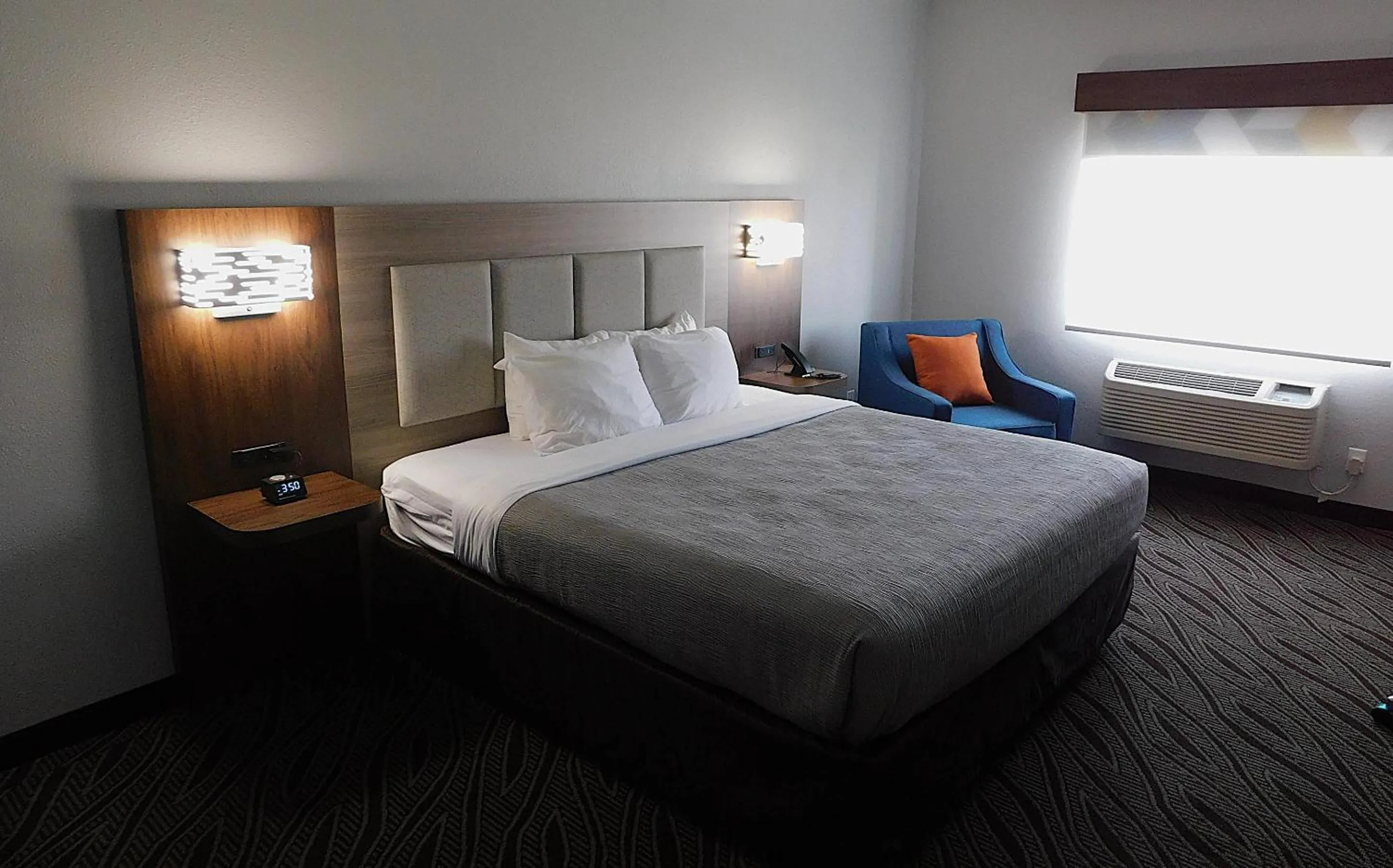 Bedroom, Bed in Quality Inn Pontiac