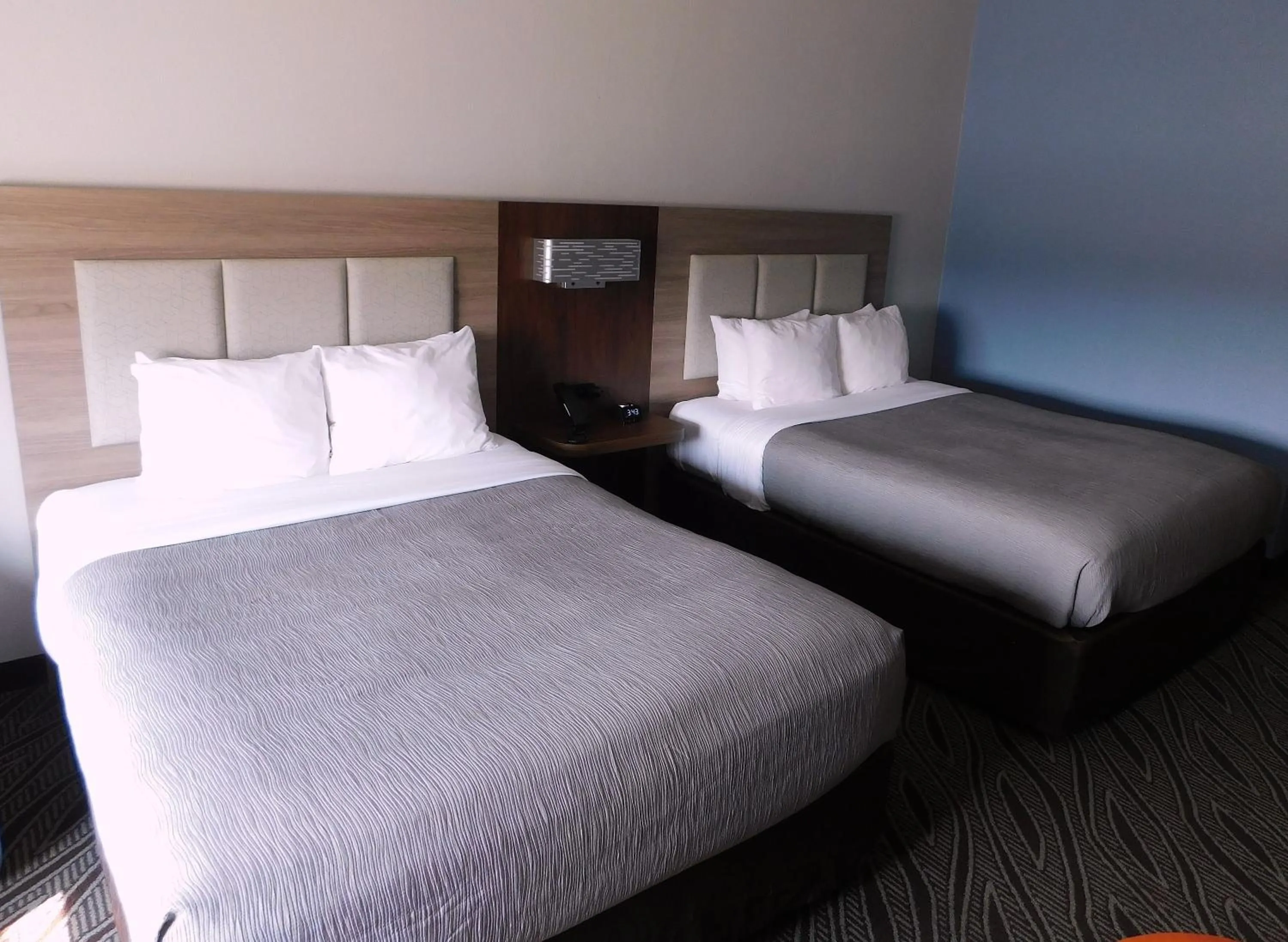 Photo of the whole room, Bed in Quality Inn Pontiac