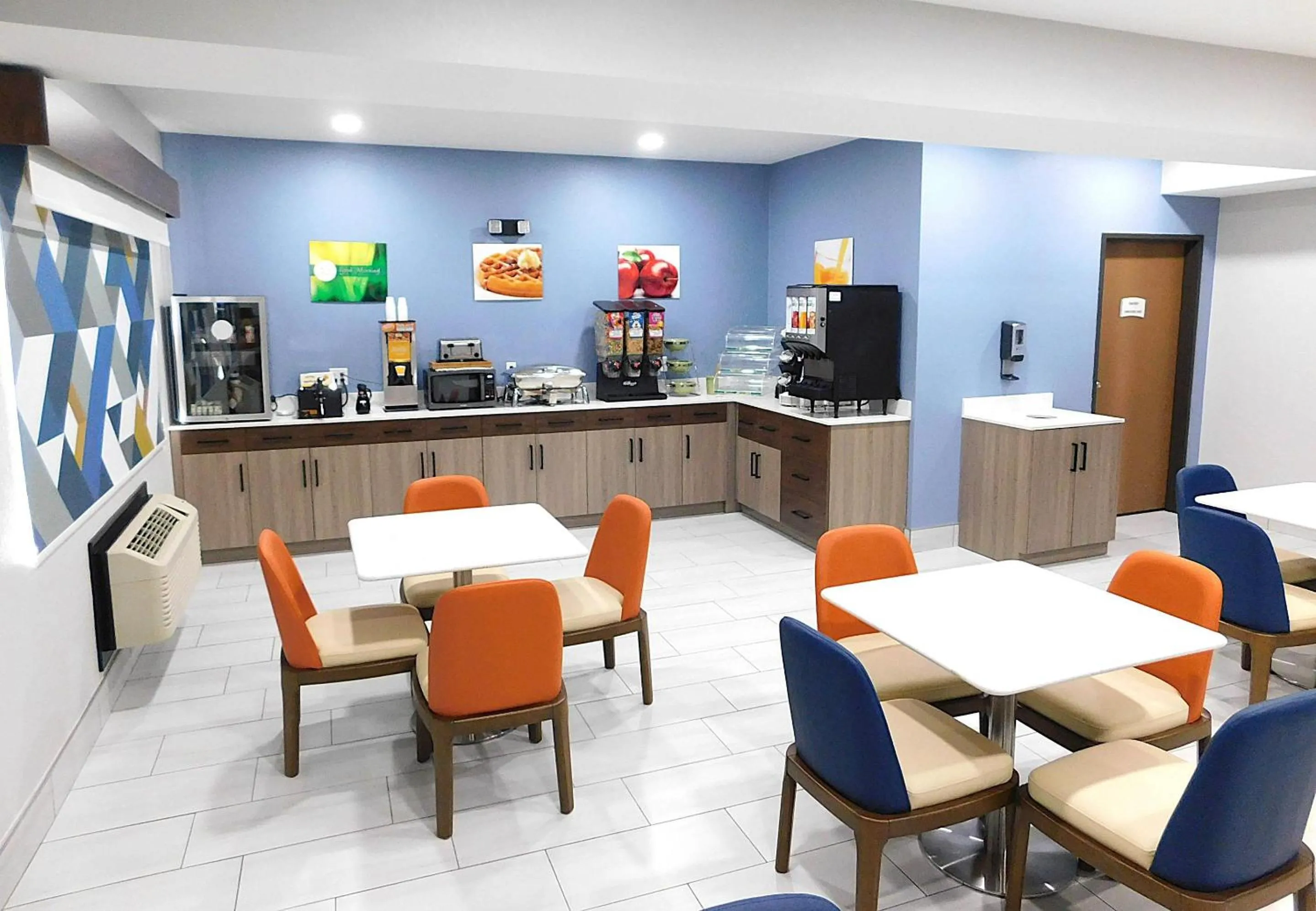 Breakfast in Quality Inn Pontiac