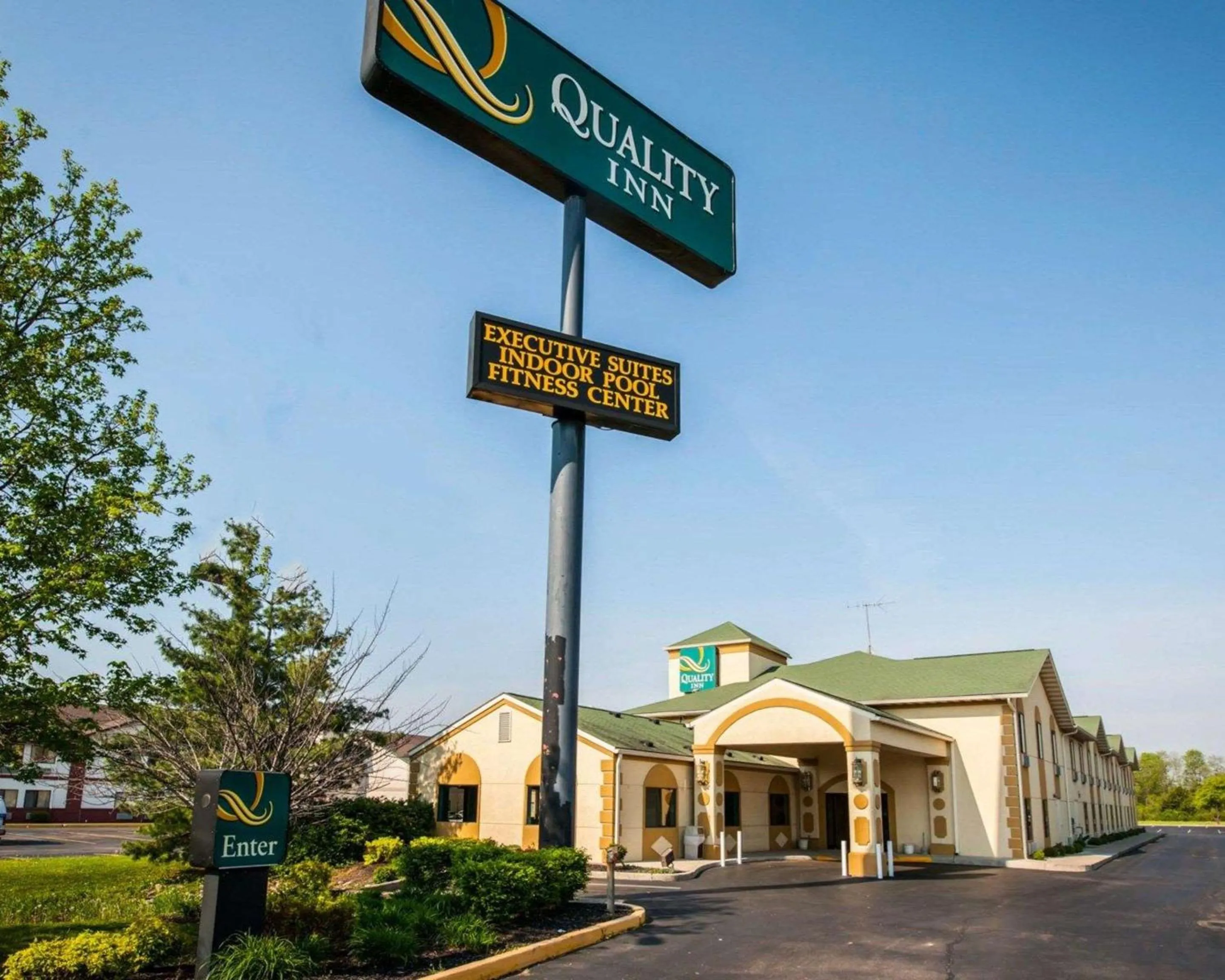 Property building in Quality Inn Franklin I-65