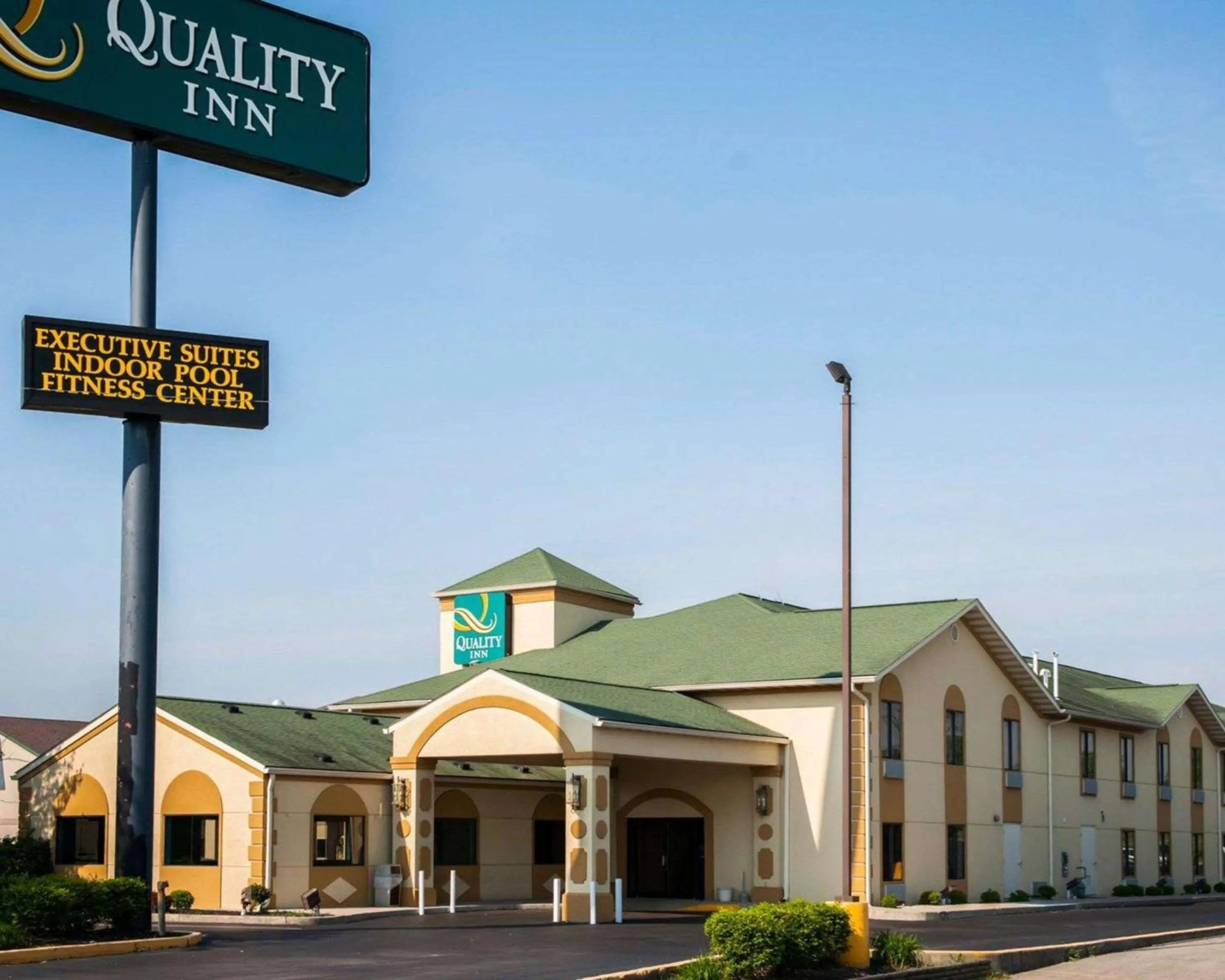 Property building in Quality Inn Franklin I-65