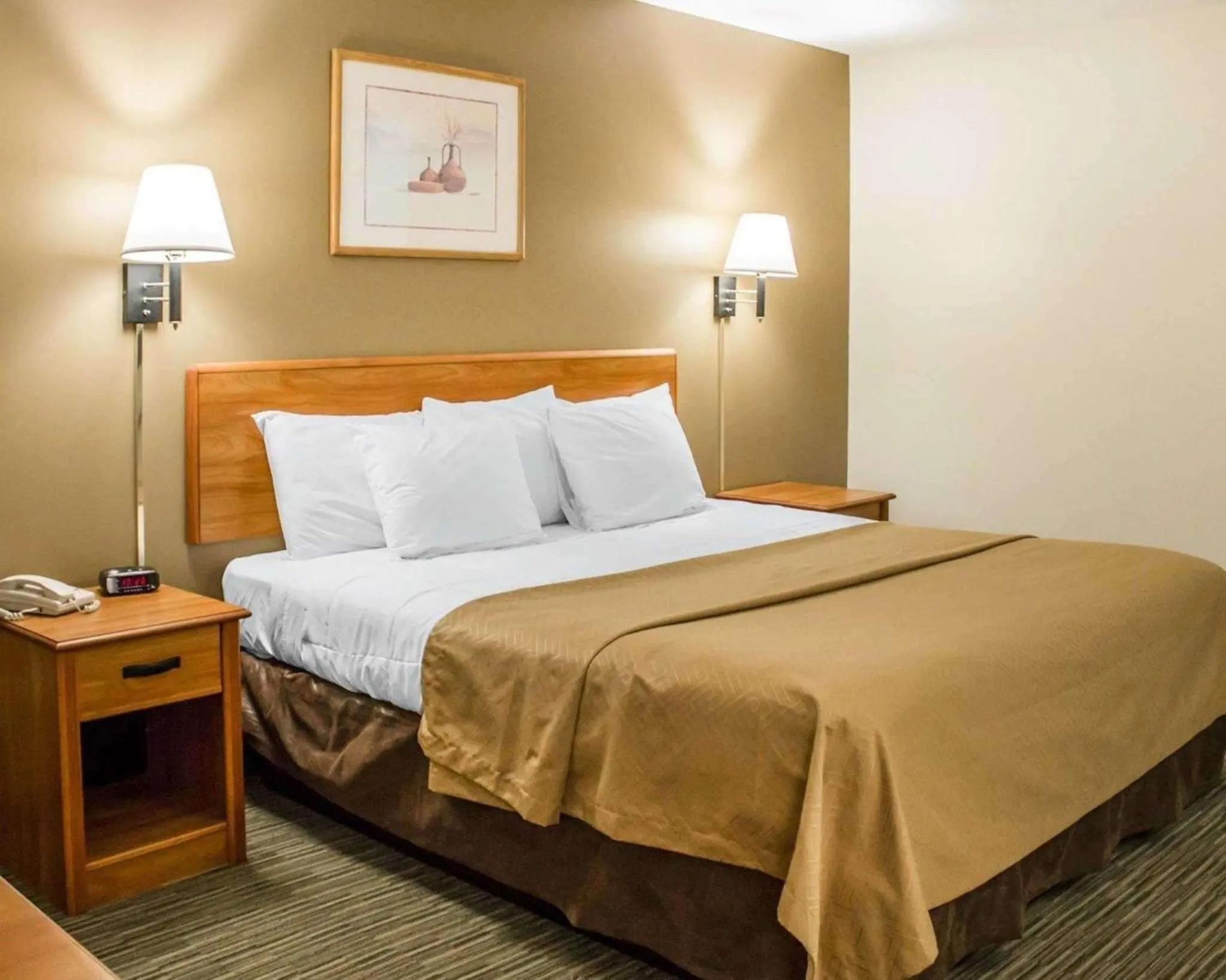 Photo of the whole room, Bed in Econo Lodge Elkhart North