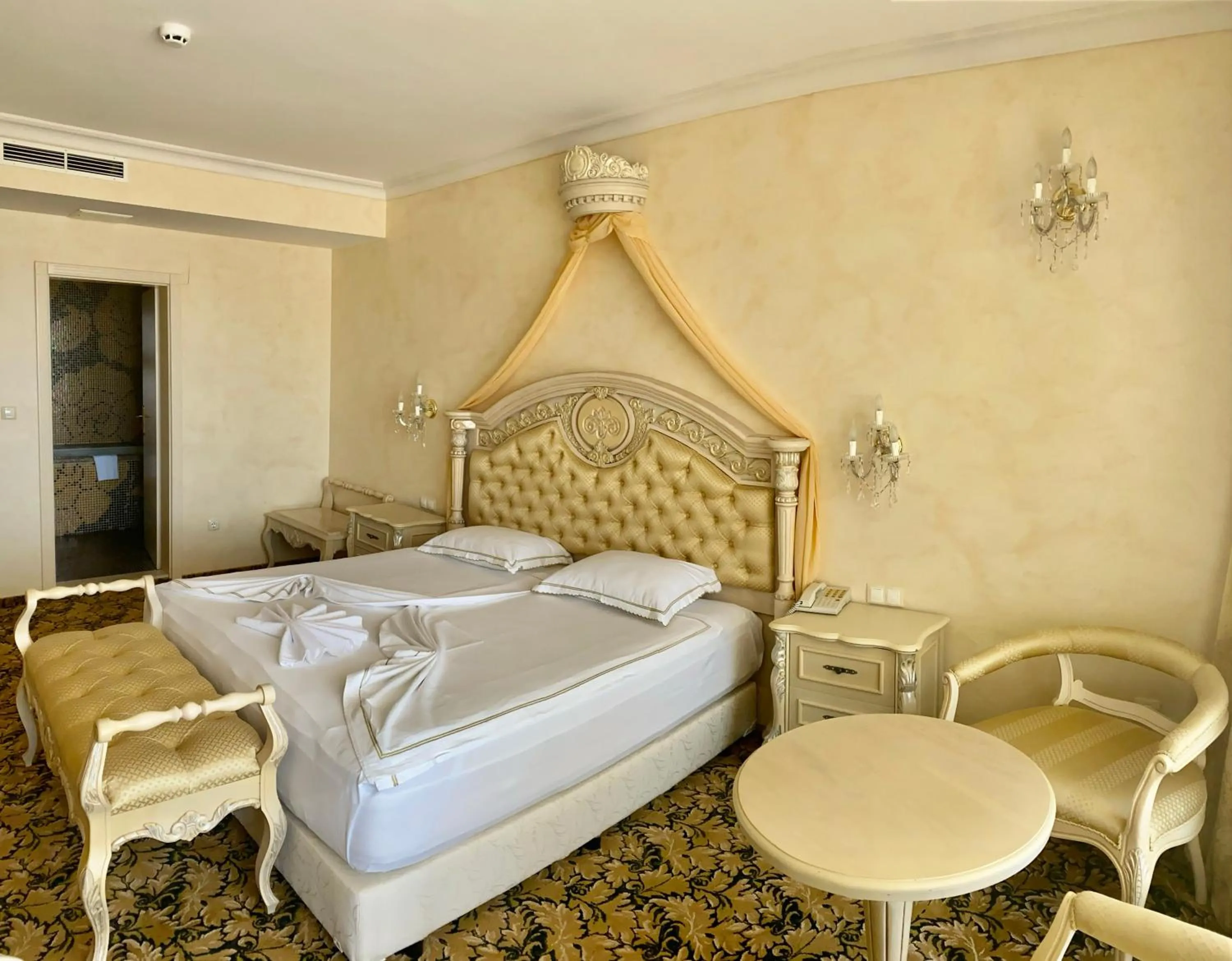 Bedroom, Bed in Duni Marina Beach Hotel - All Inclusive