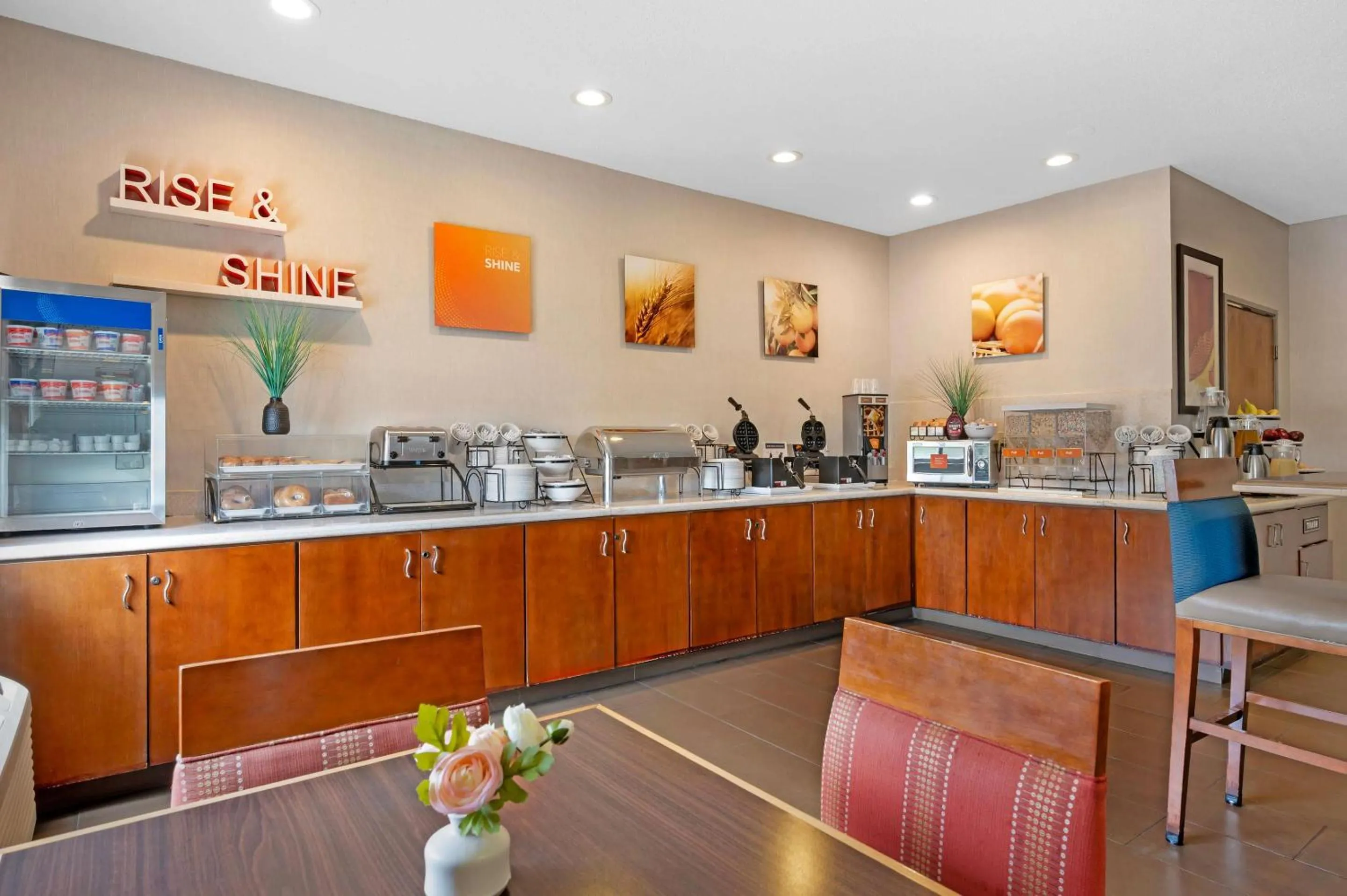 Breakfast in Comfort Inn & Suites North Greenfield