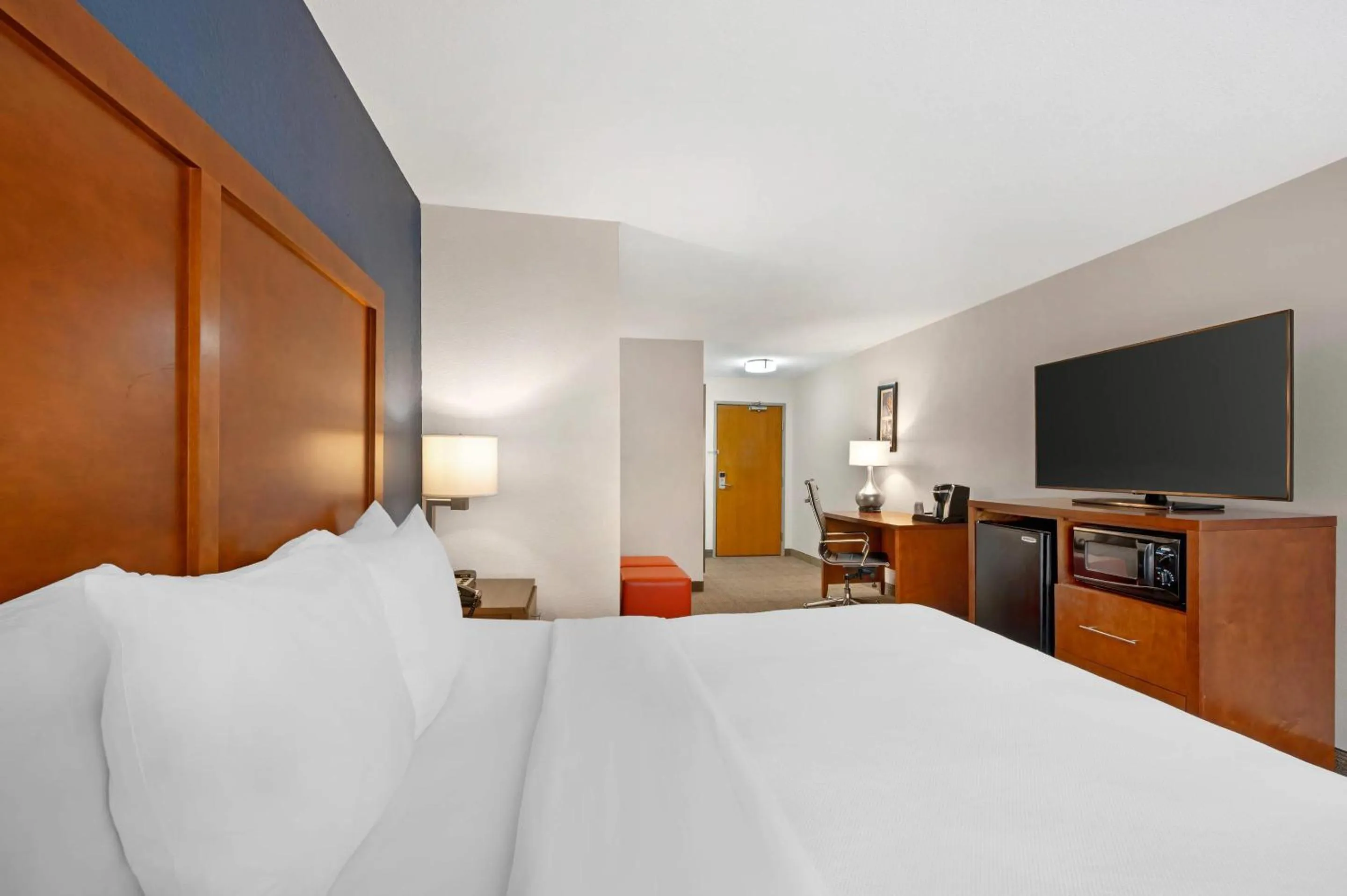 Bedroom, Bed in Comfort Inn & Suites North Greenfield