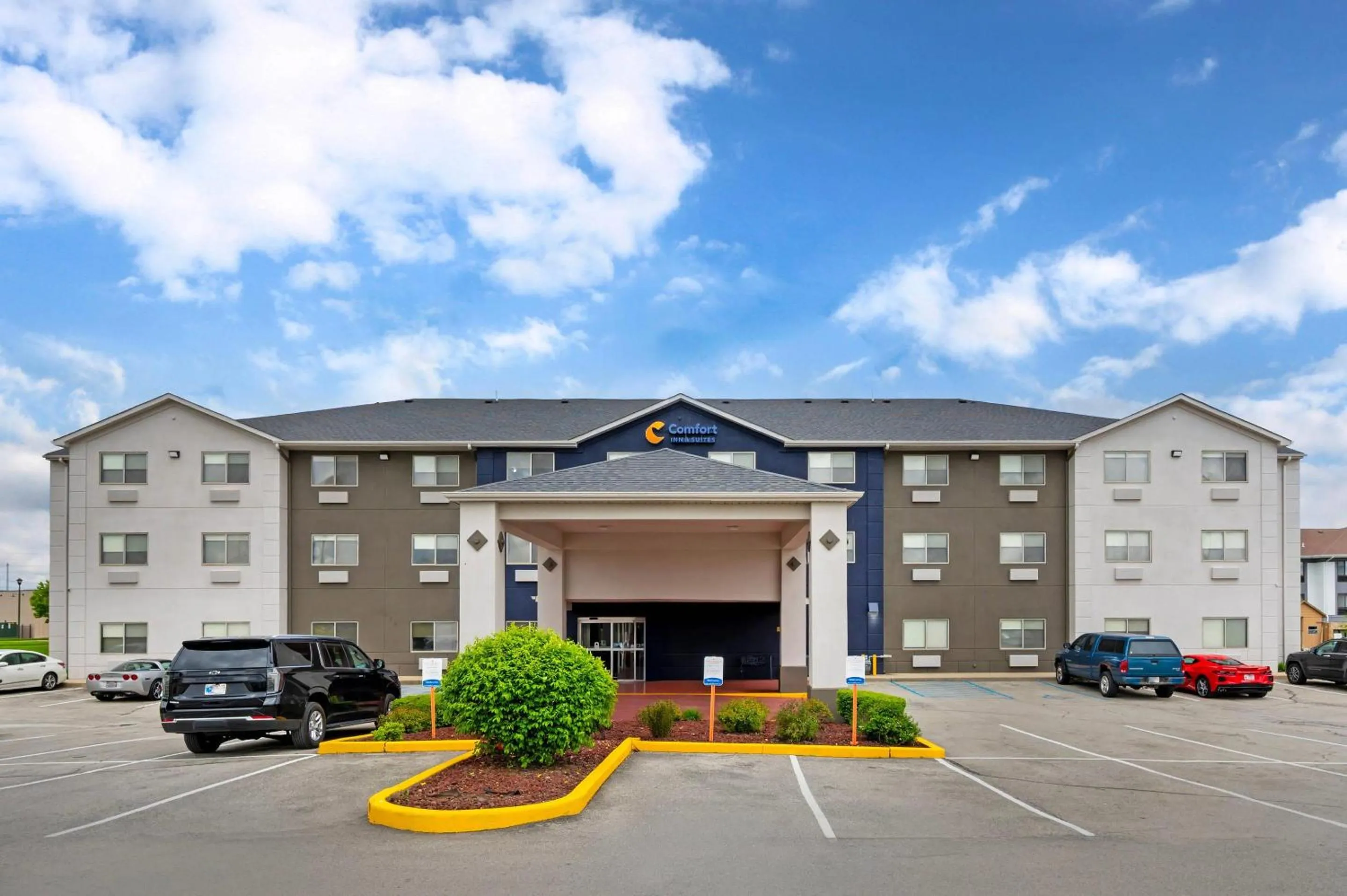 Property building in Comfort Inn & Suites North Greenfield