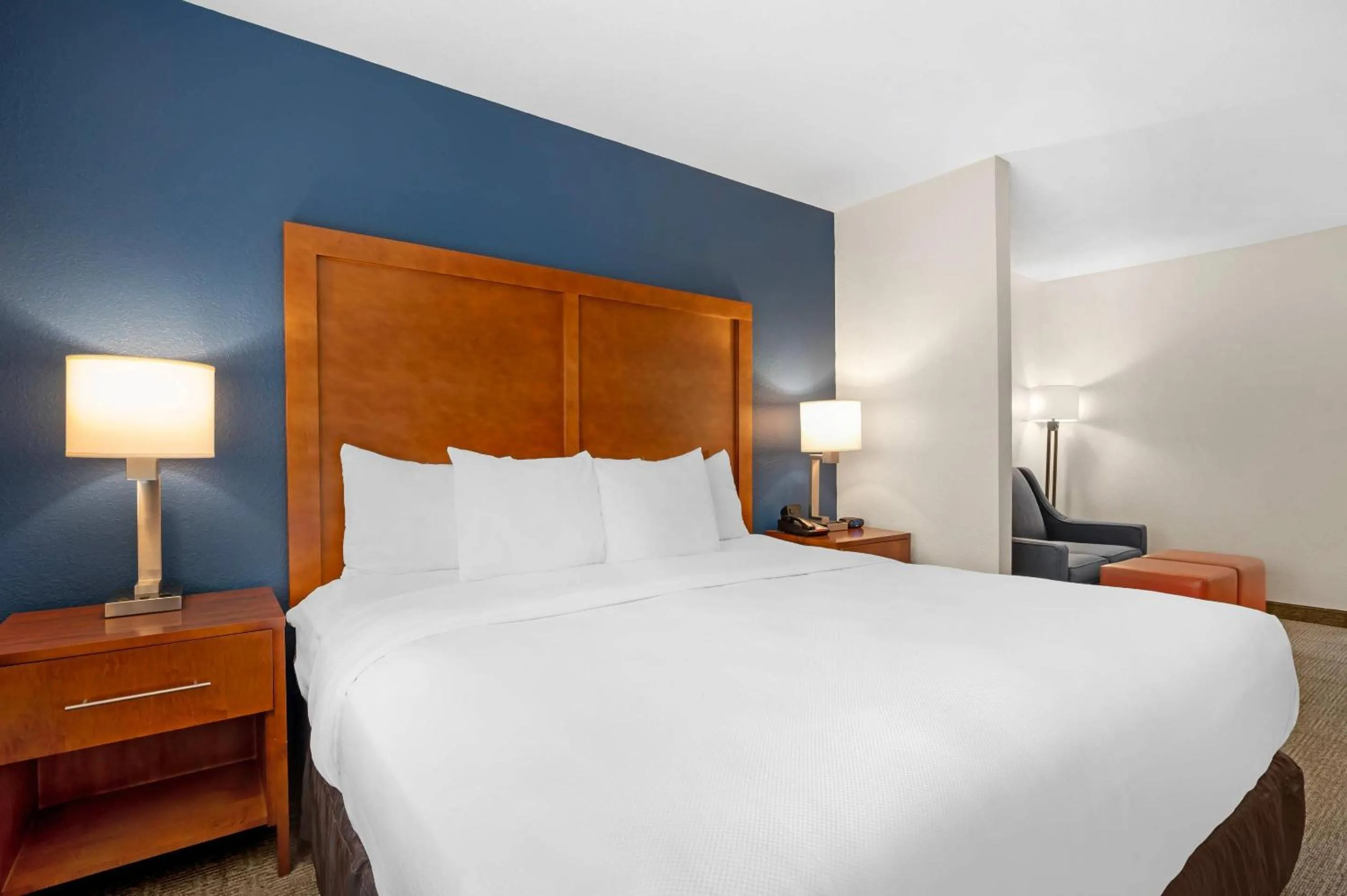 Bedroom, Bed in Comfort Inn & Suites North Greenfield
