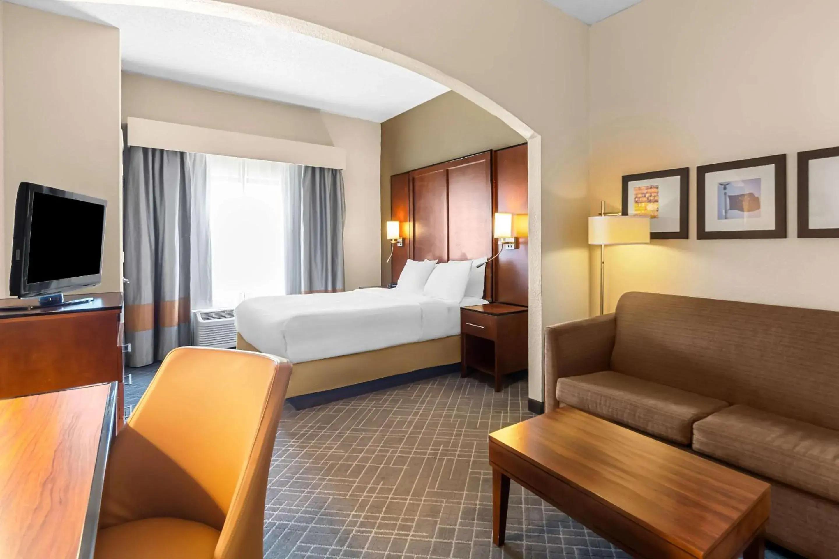 Queen Suite with Roll-In Shower - Accessible/Non-Smoking in Comfort Suites Vincennes Queen Suite with Roll-In Shower - Accessible/Non-Smoking in Comfort Suites Vincennes