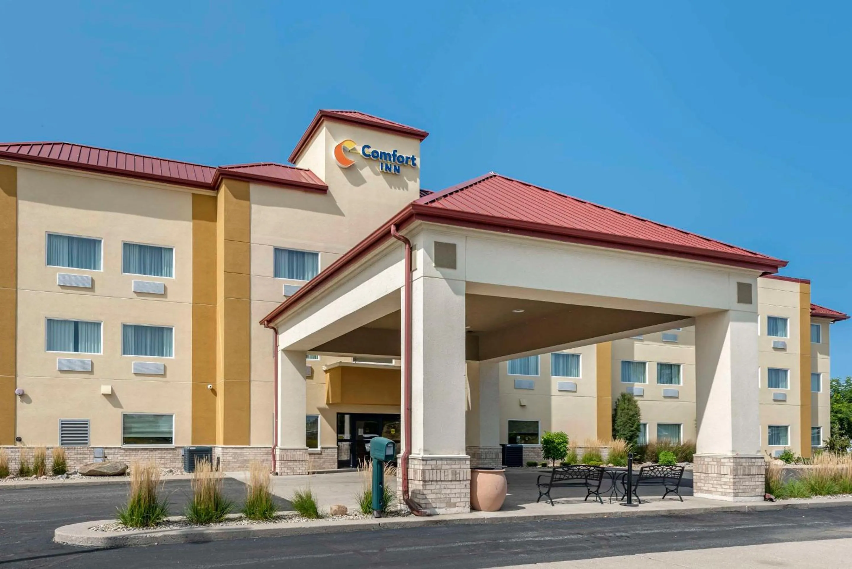 Property building in Comfort Inn Crawfordsville