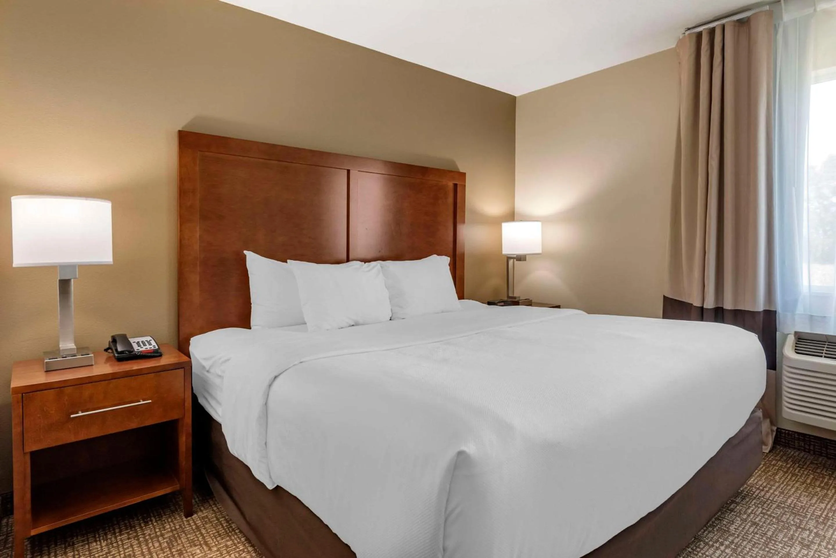 Bedroom, Bed in Comfort Inn Crawfordsville