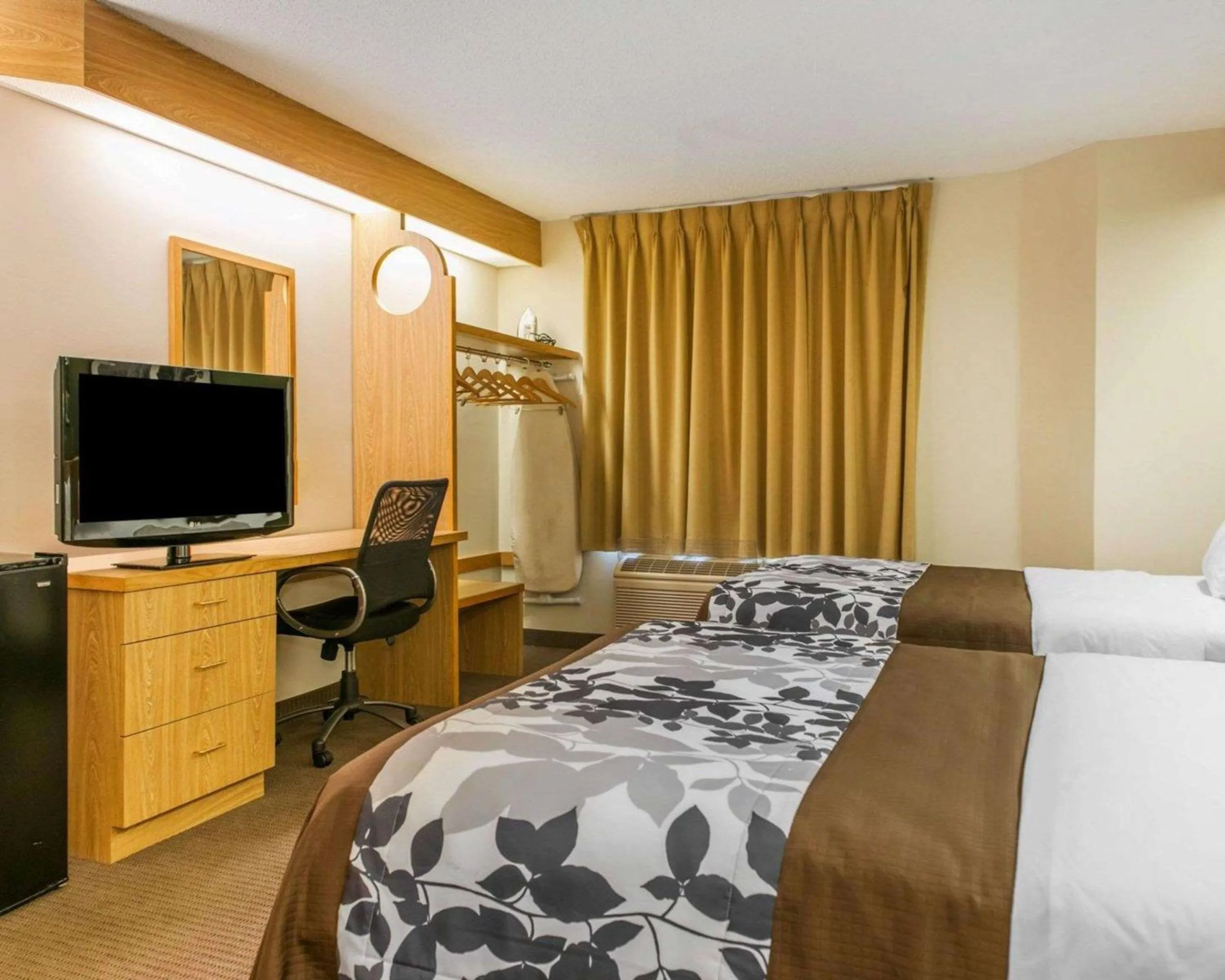 Photo of the whole room in Sleep Inn Elkhart North