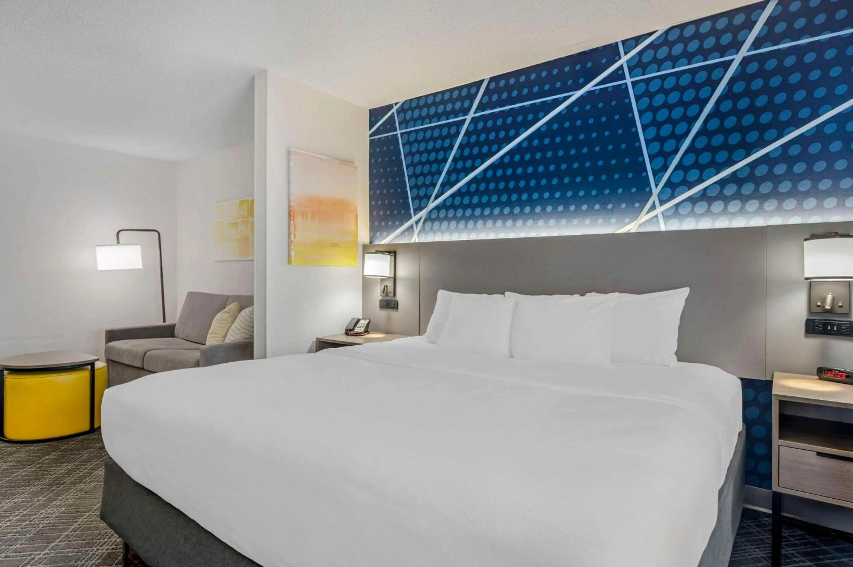 Bedroom in Comfort Suites West Indianapolis - Brownsburg