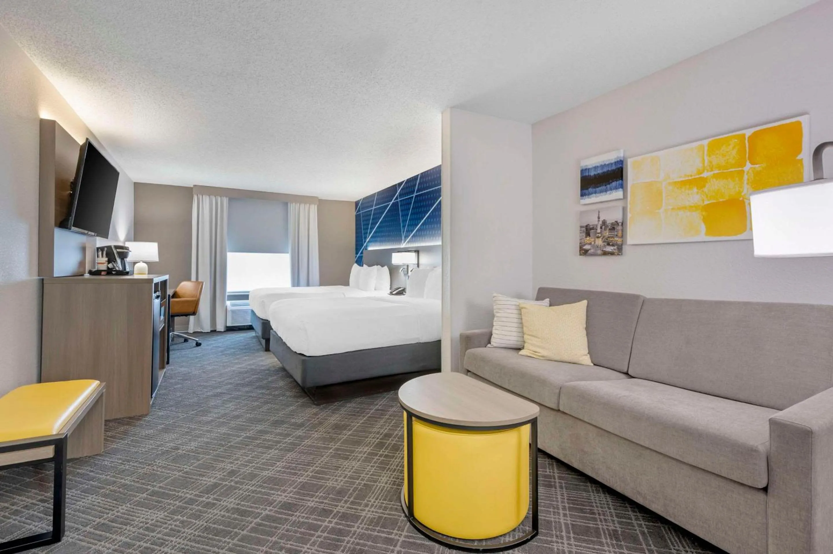 Bedroom in Comfort Suites West Indianapolis - Brownsburg