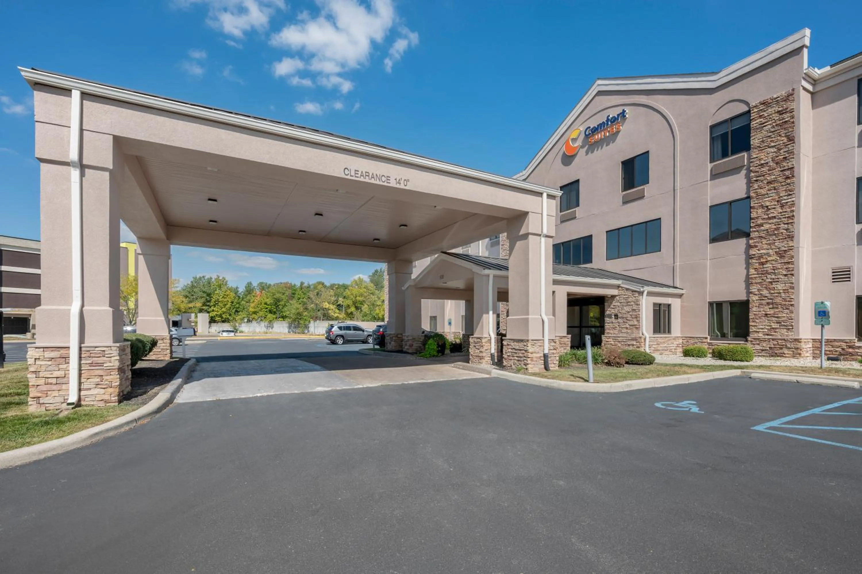 Property building in Comfort Suites West Indianapolis - Brownsburg