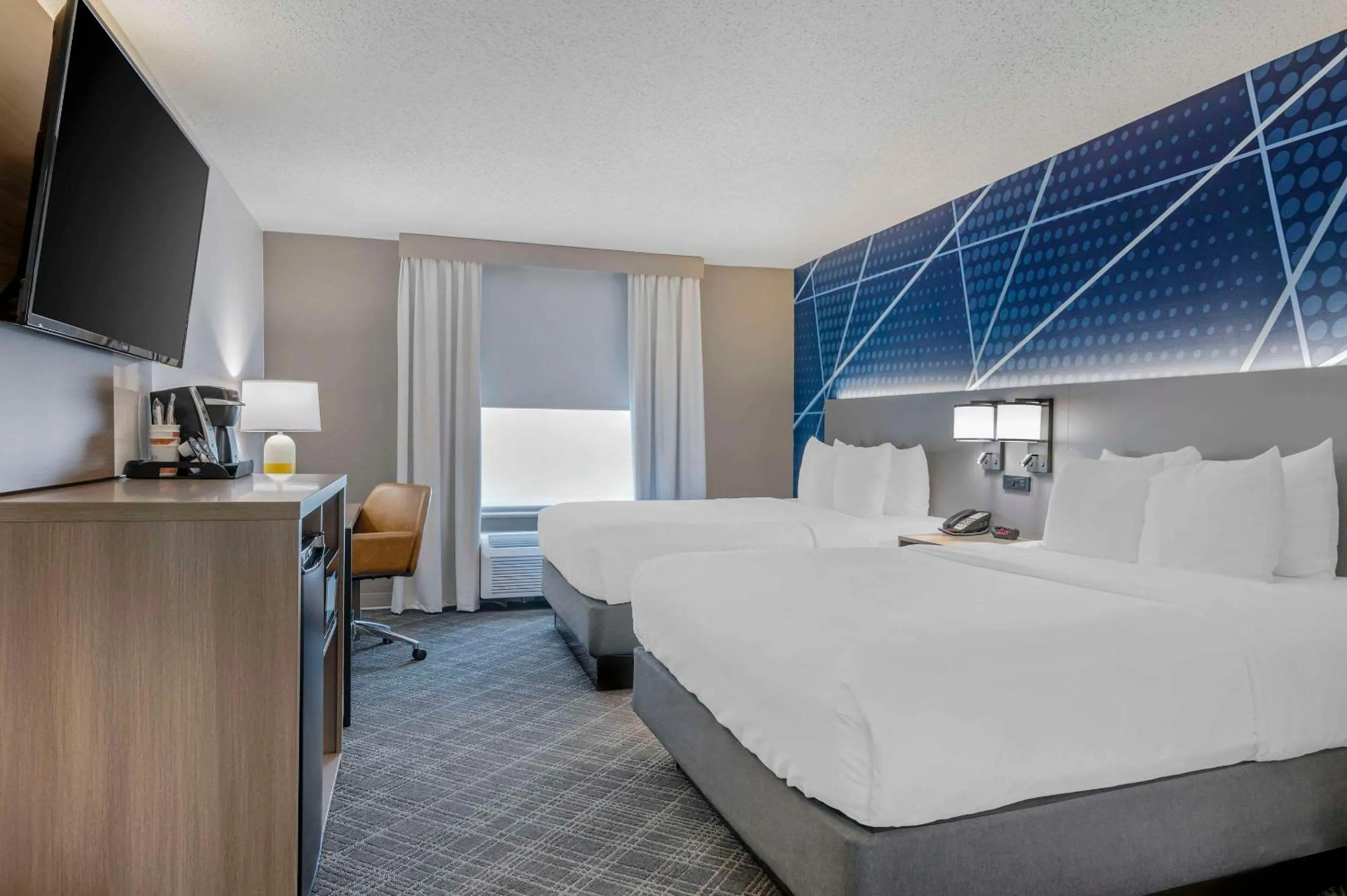 Bedroom in Comfort Suites West Indianapolis - Brownsburg