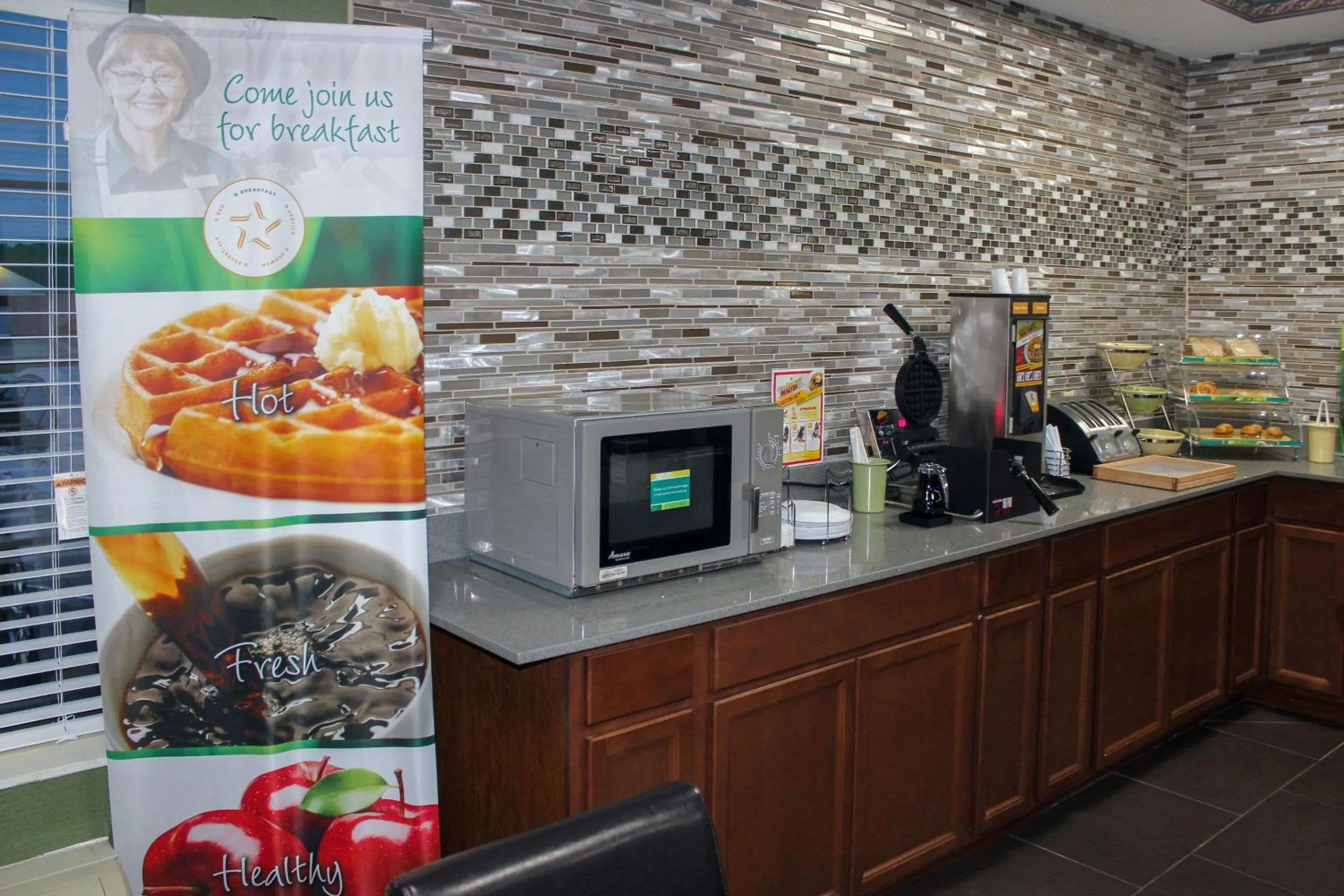 Restaurant/places to eat in Quality Inn North Vernon