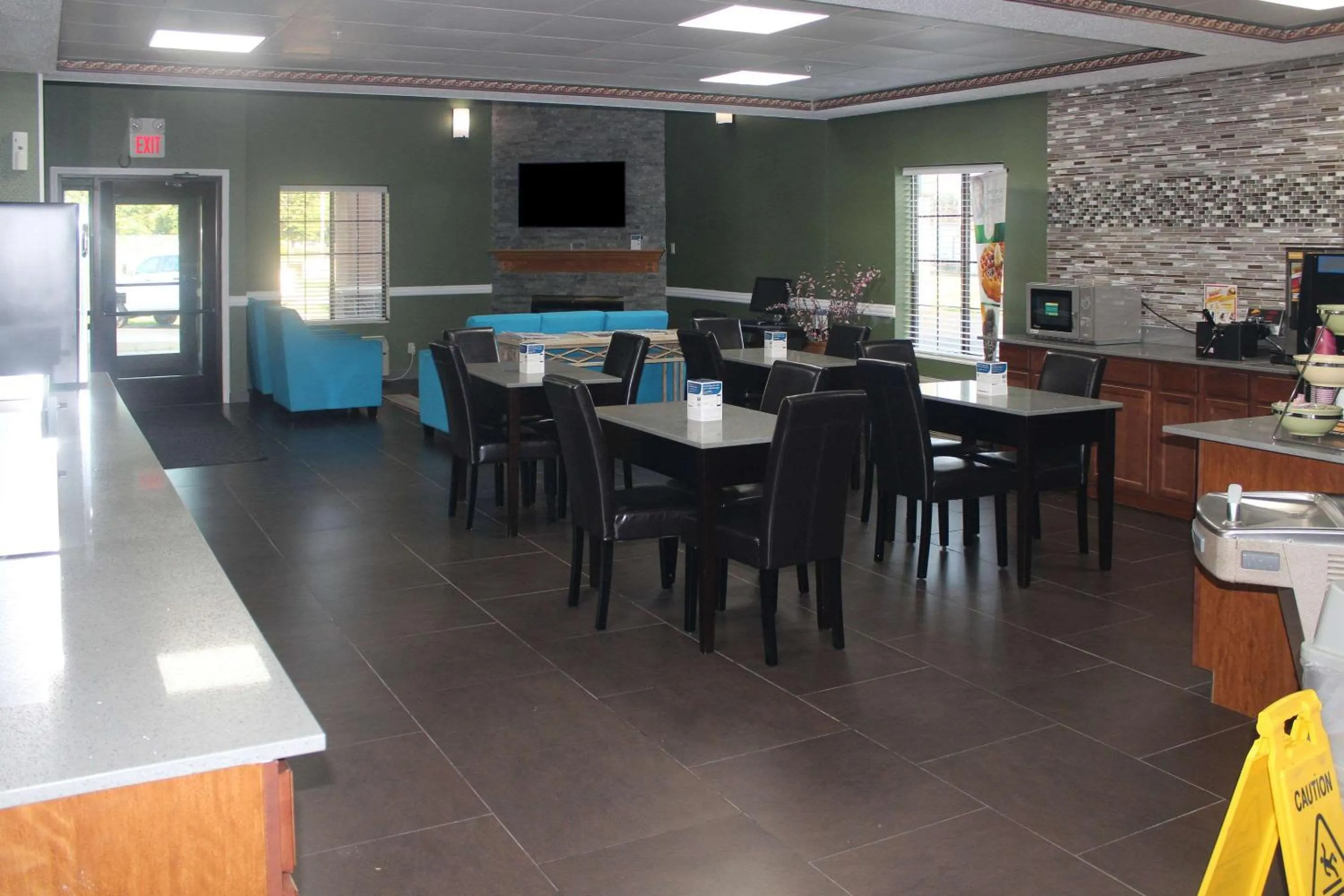 Restaurant/places to eat in Quality Inn North Vernon