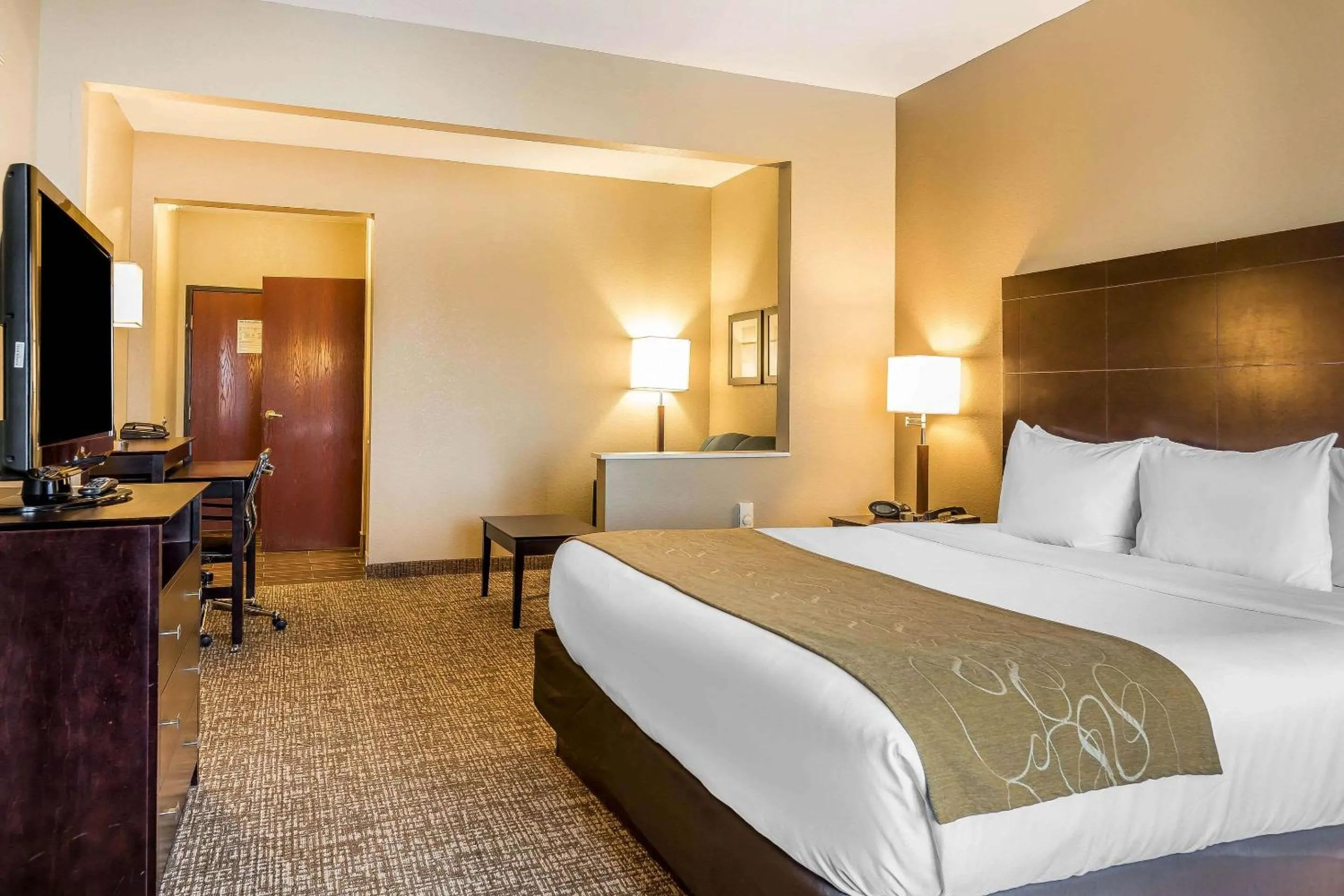 Queen Suite - Disability Access/Non-Smoking in Comfort Suites North
