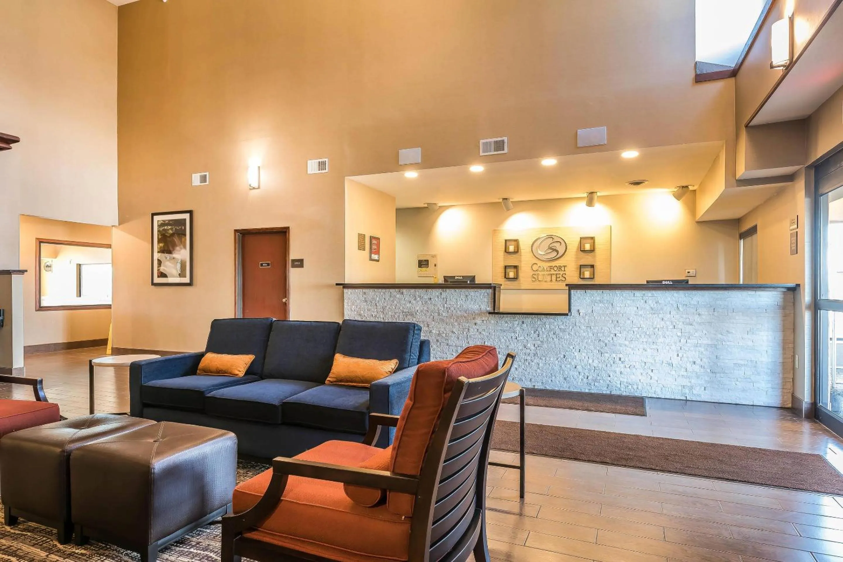 Lobby or reception in Comfort Suites Fort Wayne North