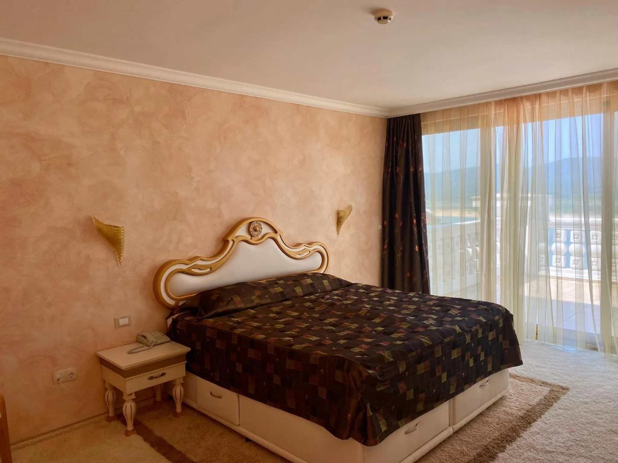 Bedroom, Bed in Duni Marina Royal Palace Hotel - Ultra All Inclusive