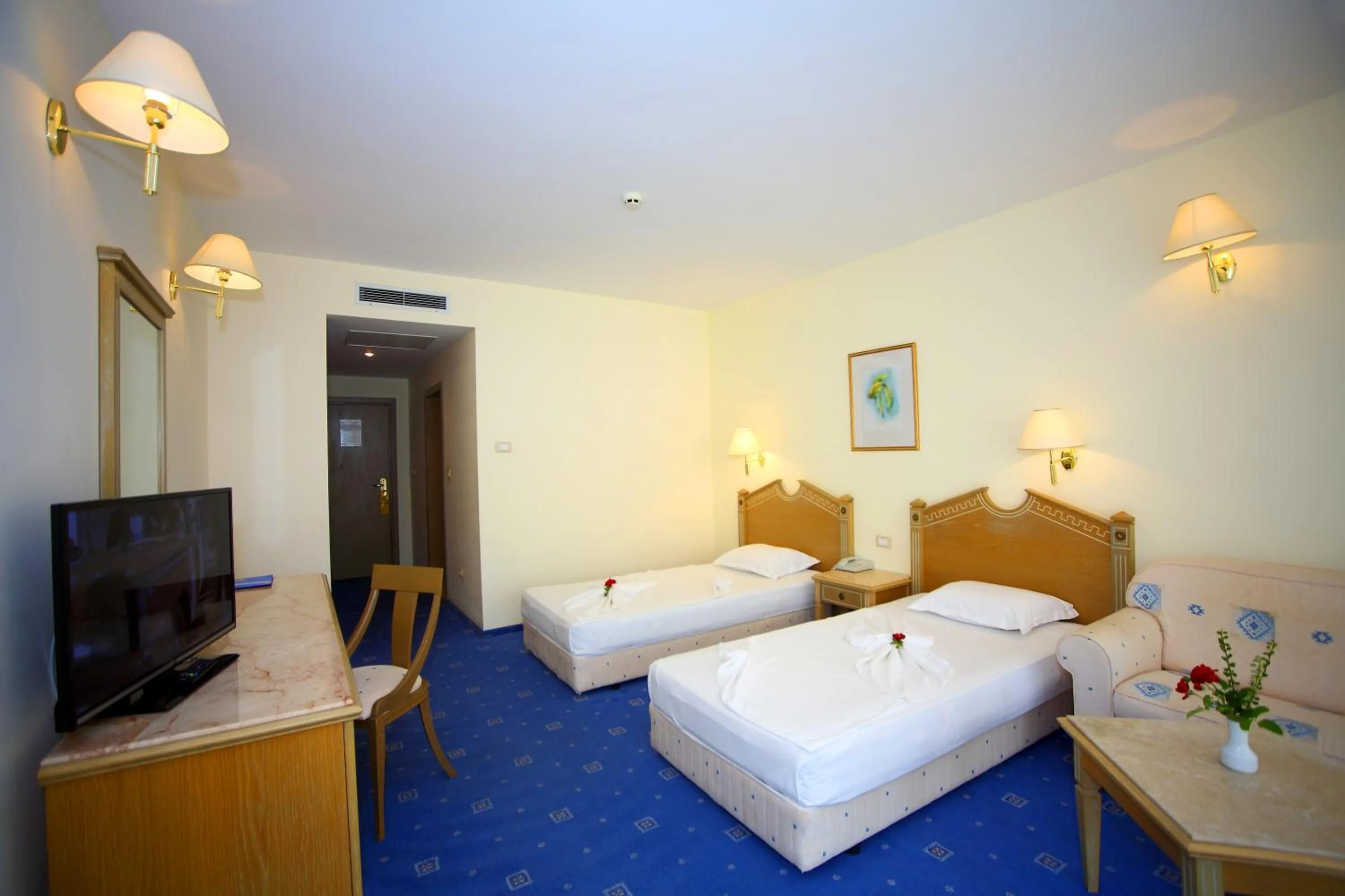 Bed in Duni Marina Royal Palace Hotel - Ultra All Inclusive