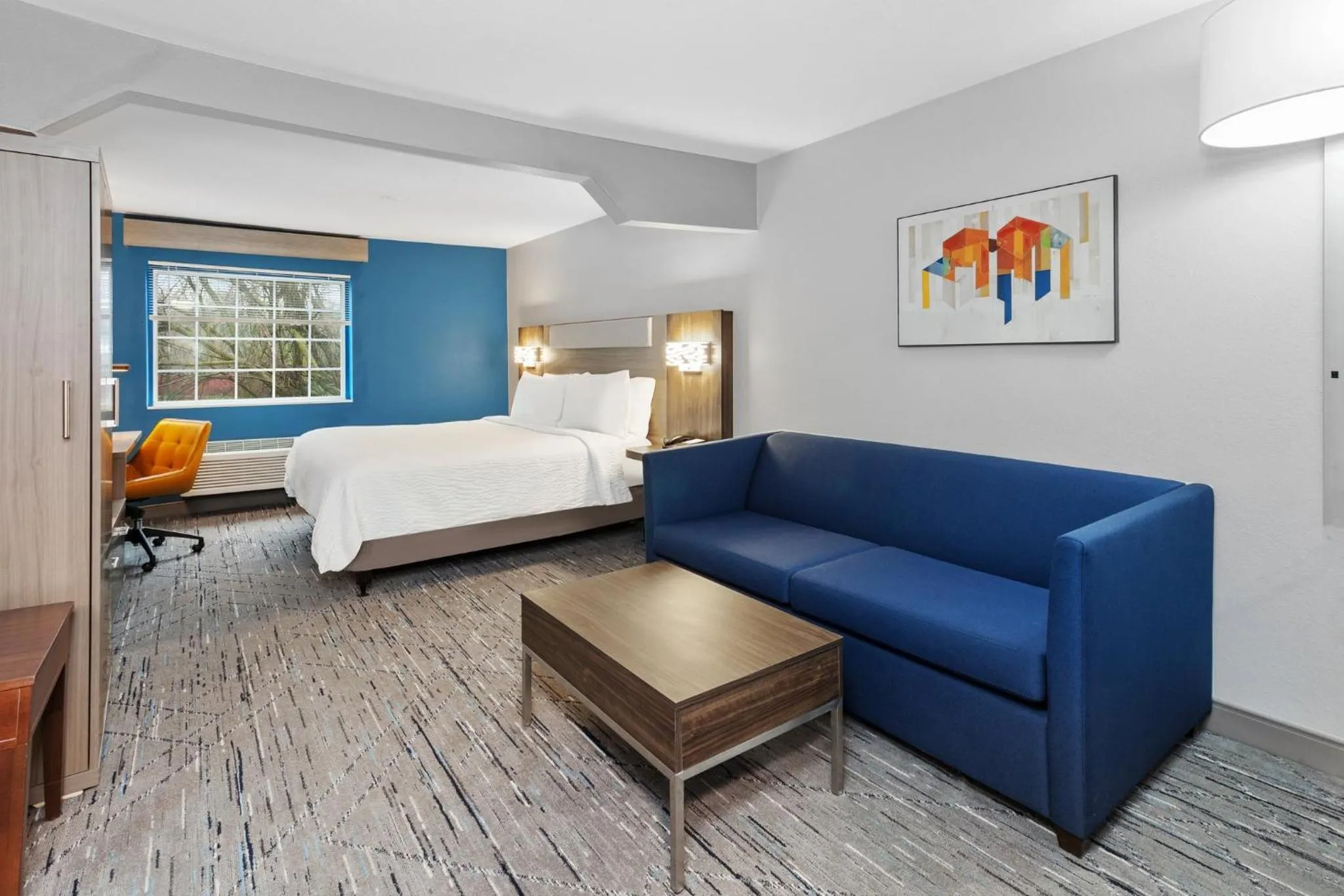 Photo of the whole room, Bed in Holiday Inn Express & Suites Carmel North – Westfield by IHG