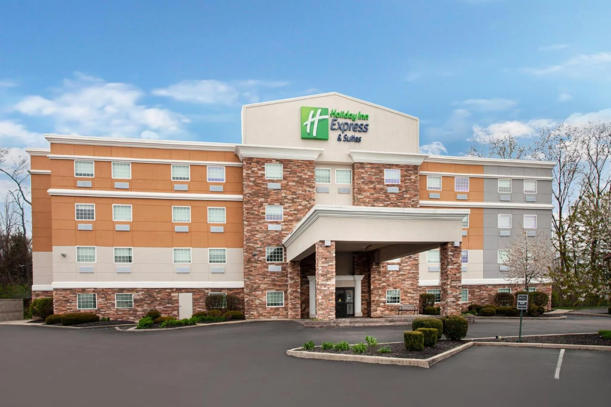 Property building in Holiday Inn Express & Suites Carmel North – Westfield by IHG