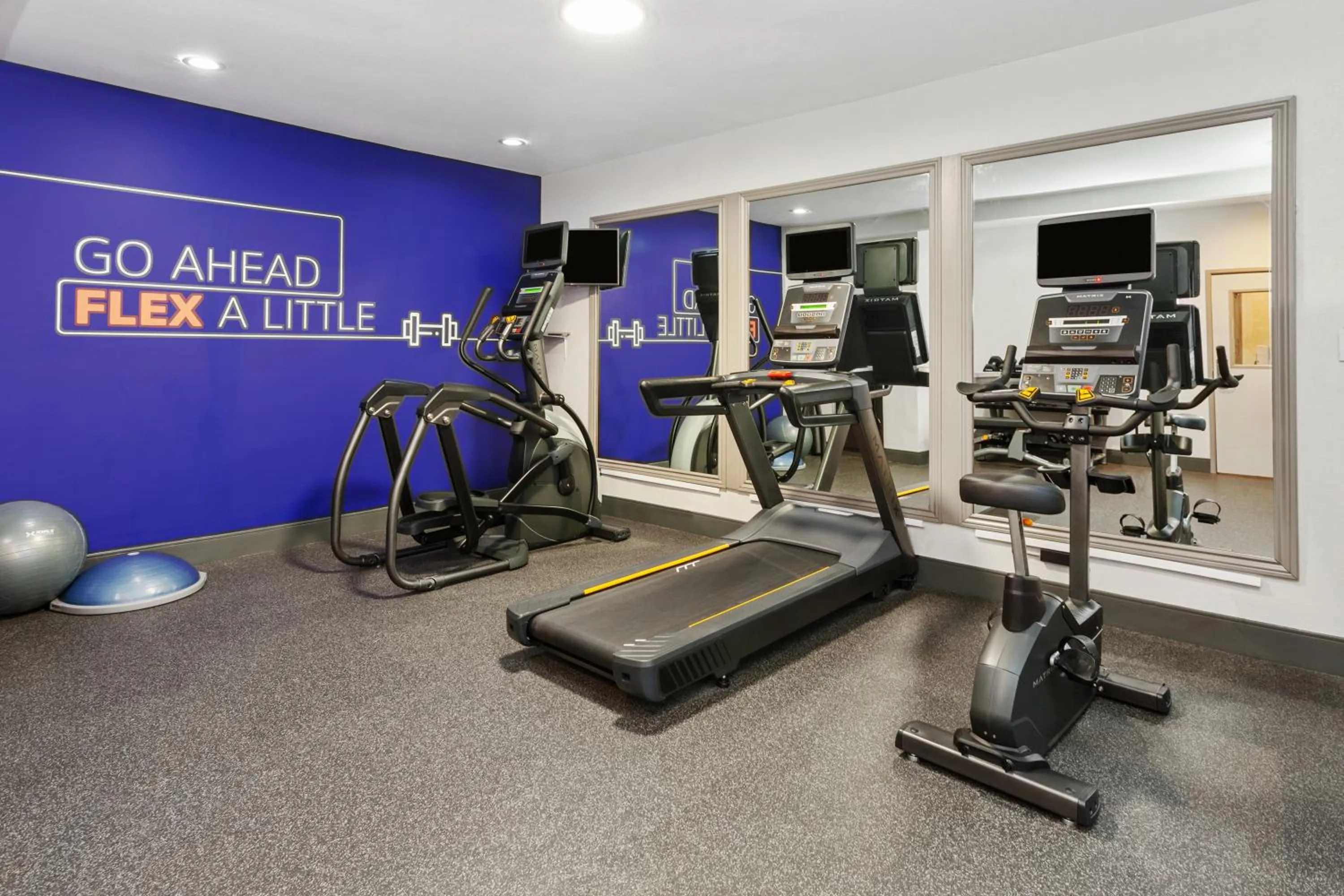 Fitness centre/facilities in Holiday Inn Express & Suites Carmel North – Westfield by IHG