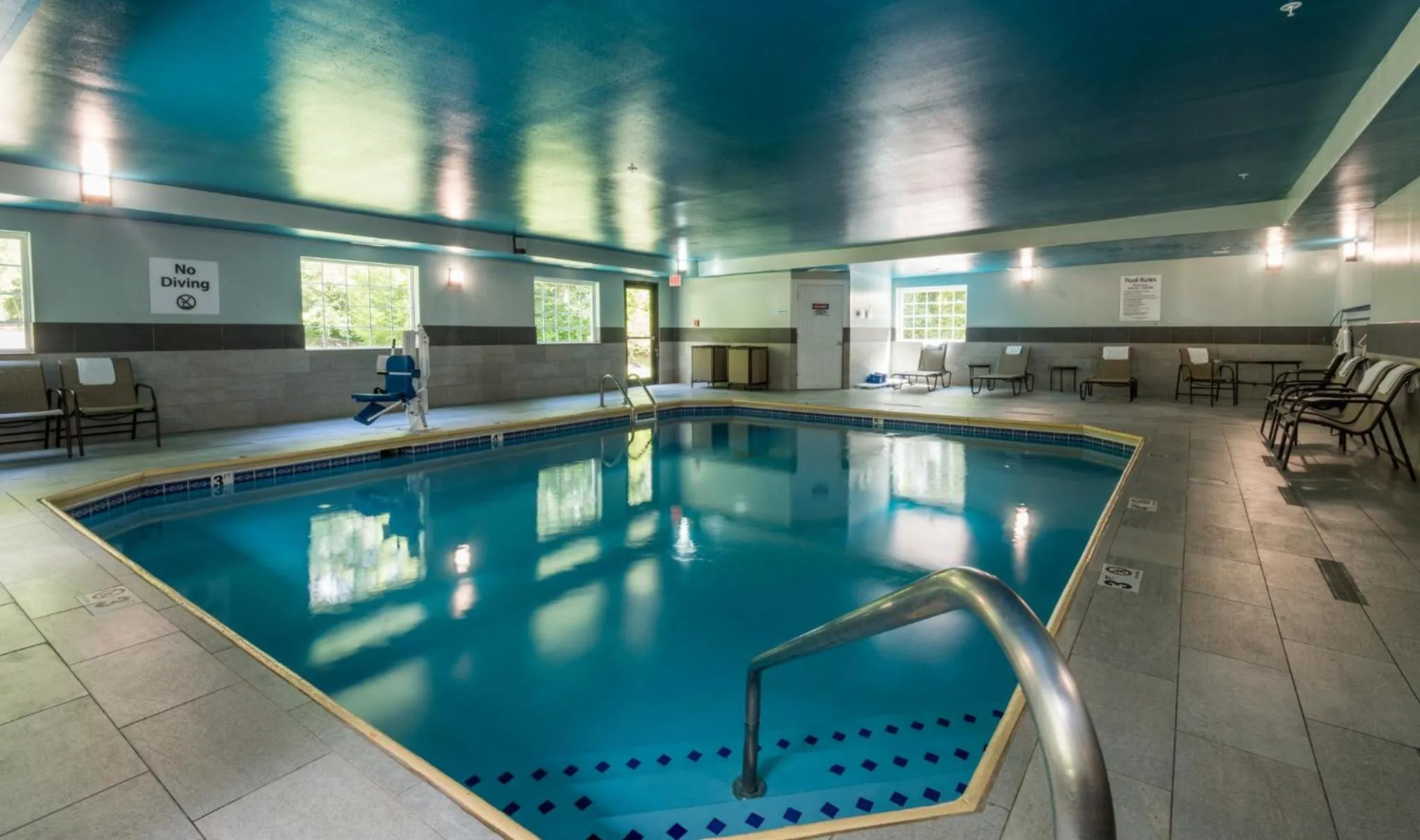 Swimming pool in Holiday Inn Express & Suites Carmel North – Westfield by IHG