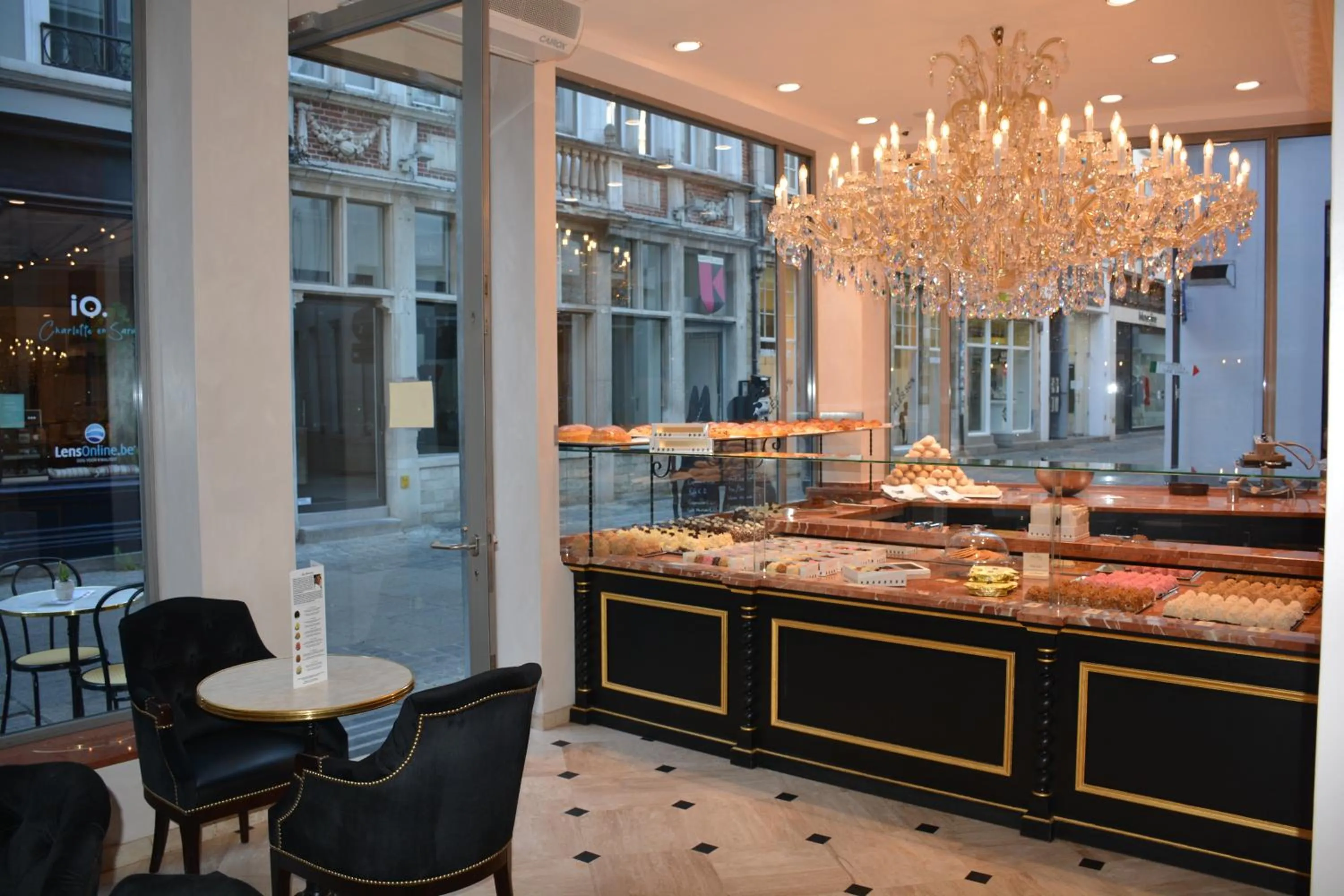 Restaurant/places to eat in Merveilleux