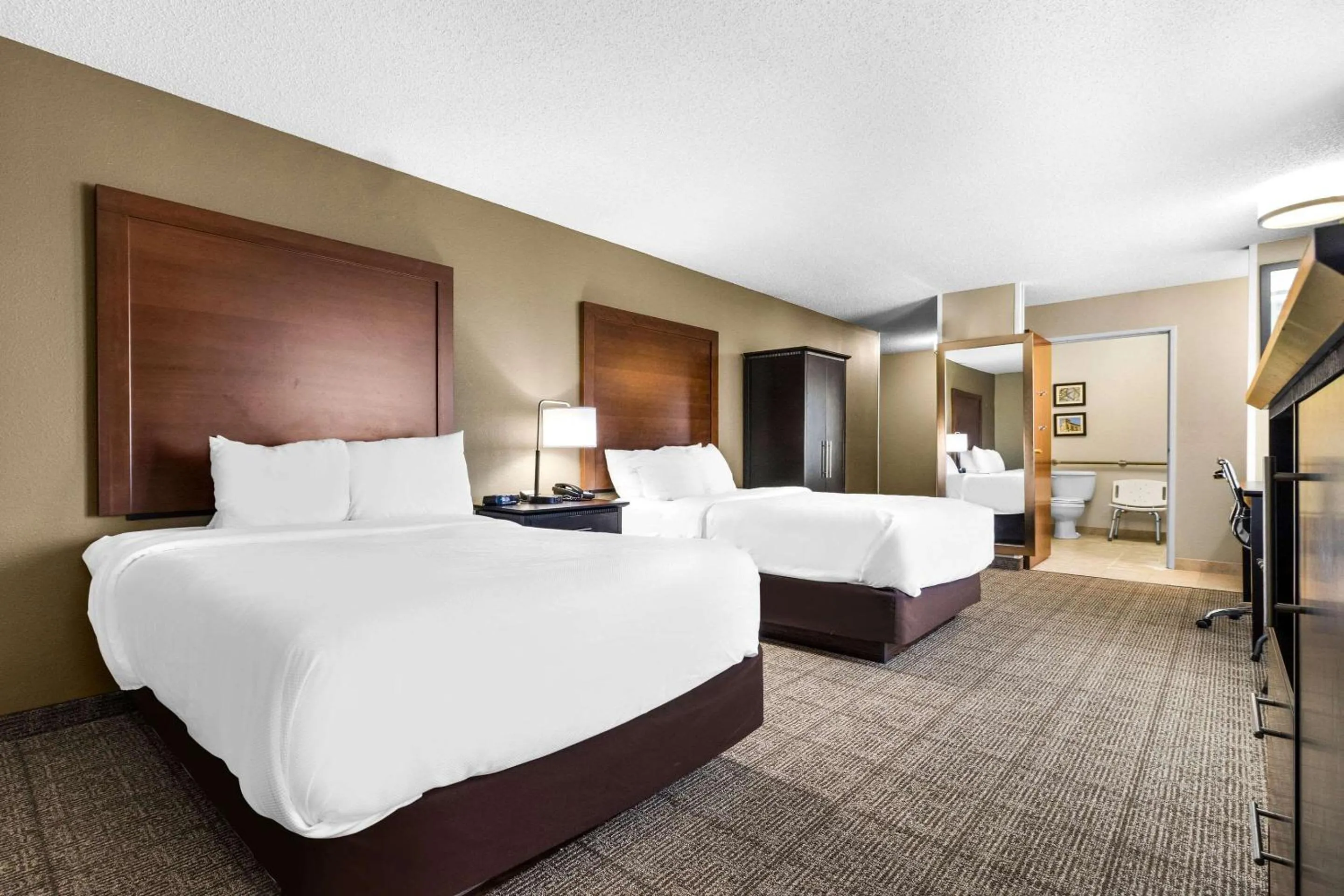 Bedroom, Bed in Comfort Inn Evansville East