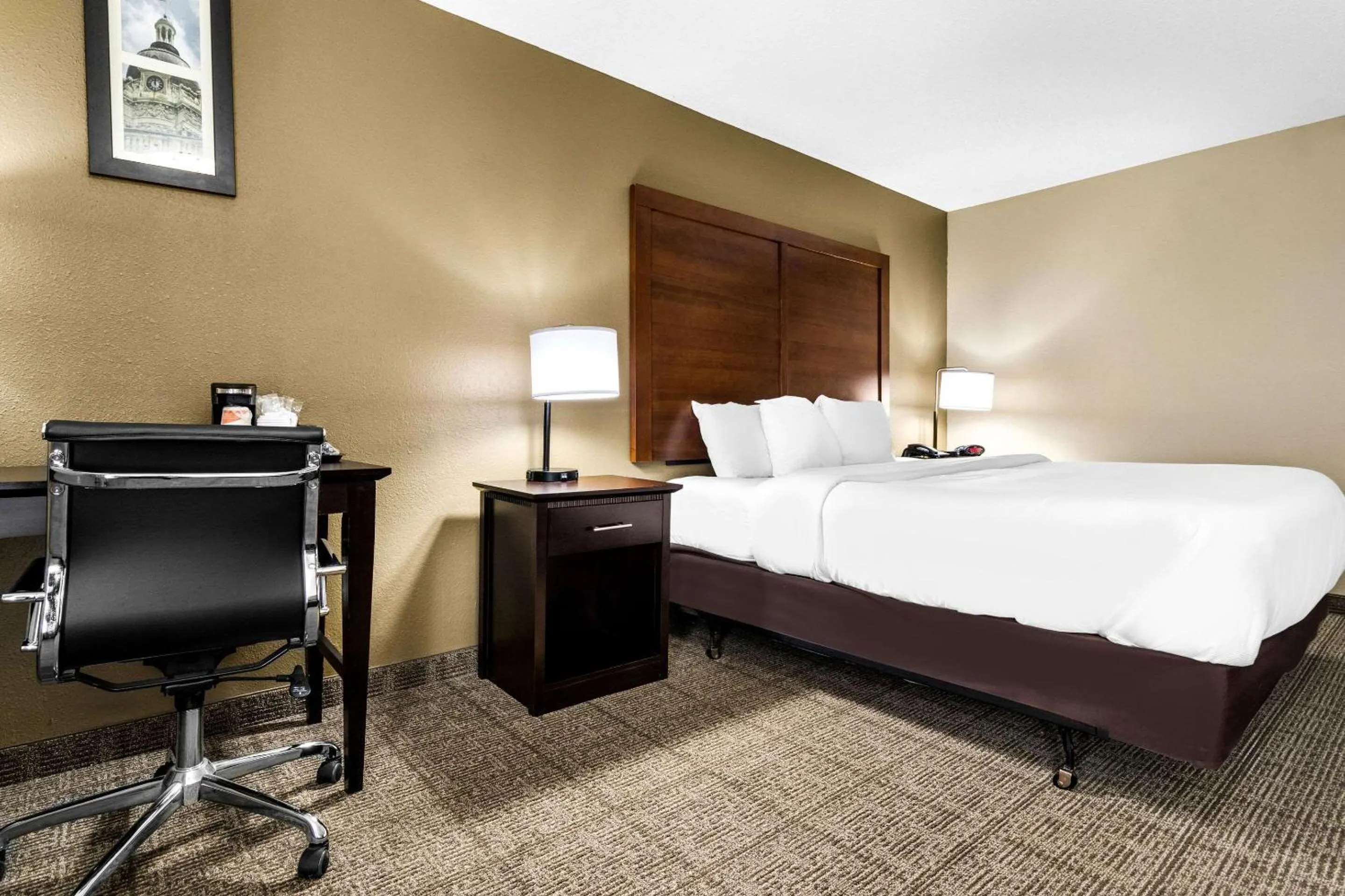 Bedroom, Bed in Comfort Inn Evansville East