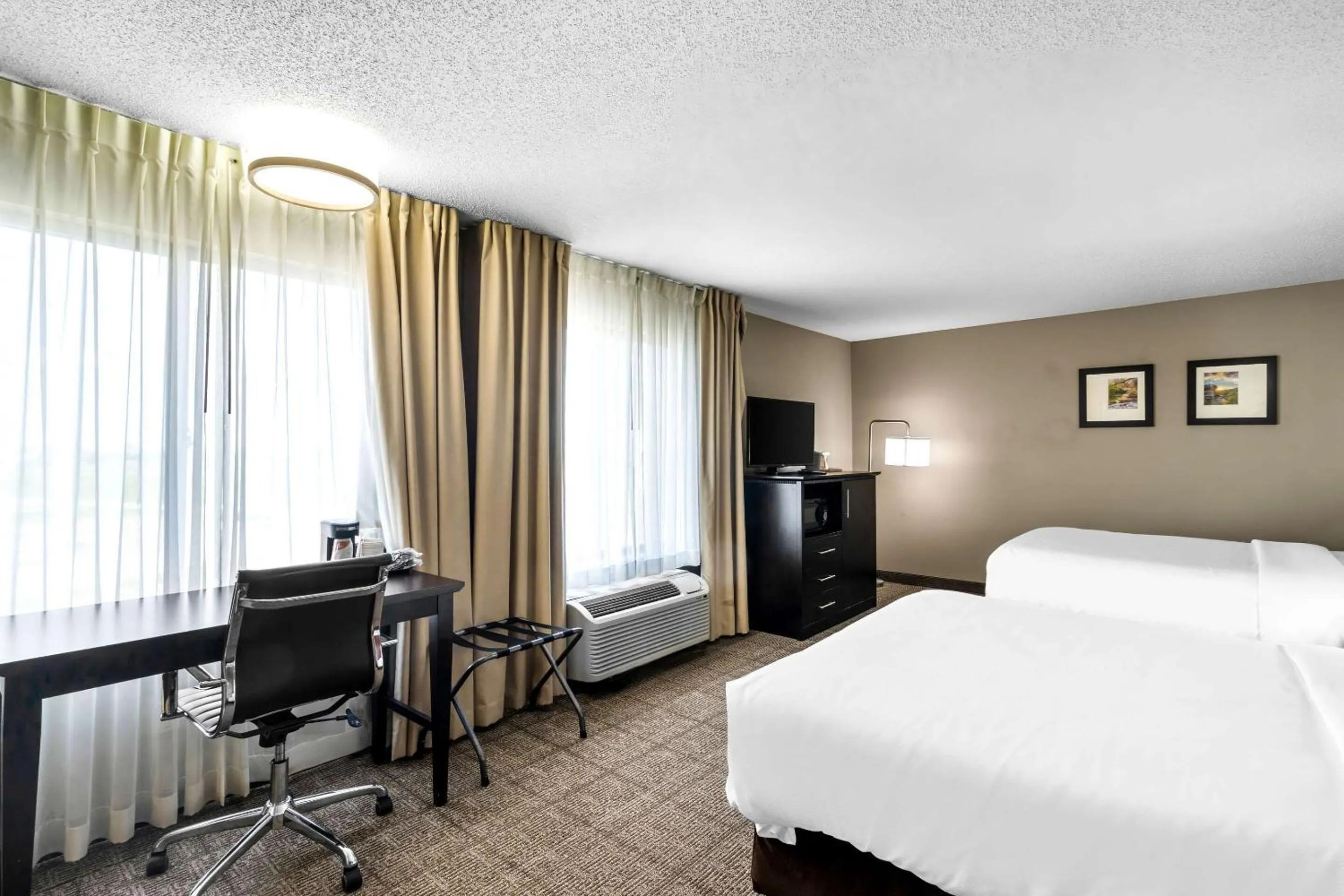 Bedroom, Bed in Comfort Inn Evansville East