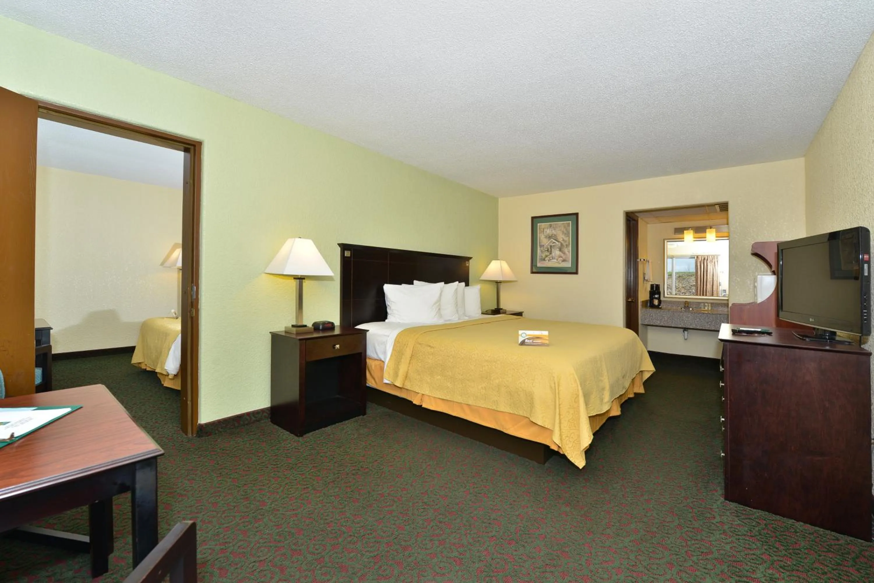 Bed in Quality Inn Huntingburg - Jasper