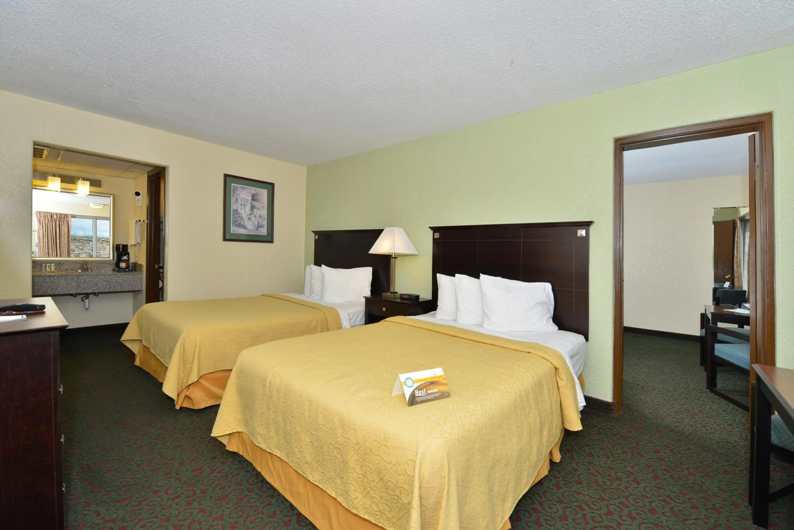 Bed in Quality Inn Huntingburg - Jasper